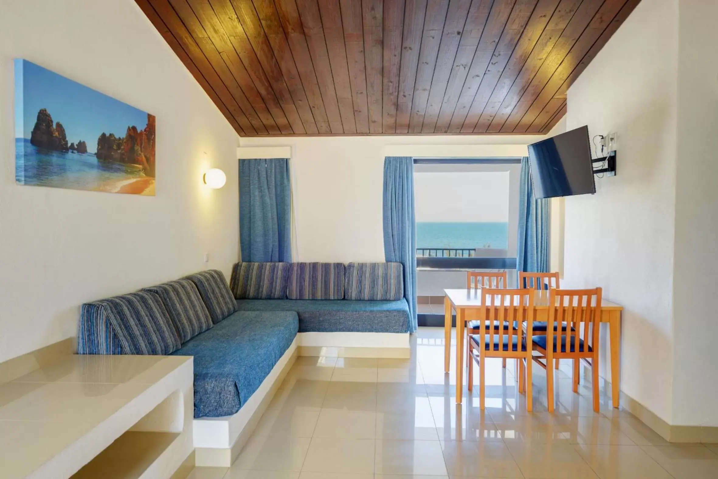 Standard Two-Bedroom Apartment with Partial Sea View in 3HB Golden Beach Standard Two-Bedroom Apartment with Partial Sea View in 3HB Golden Beach