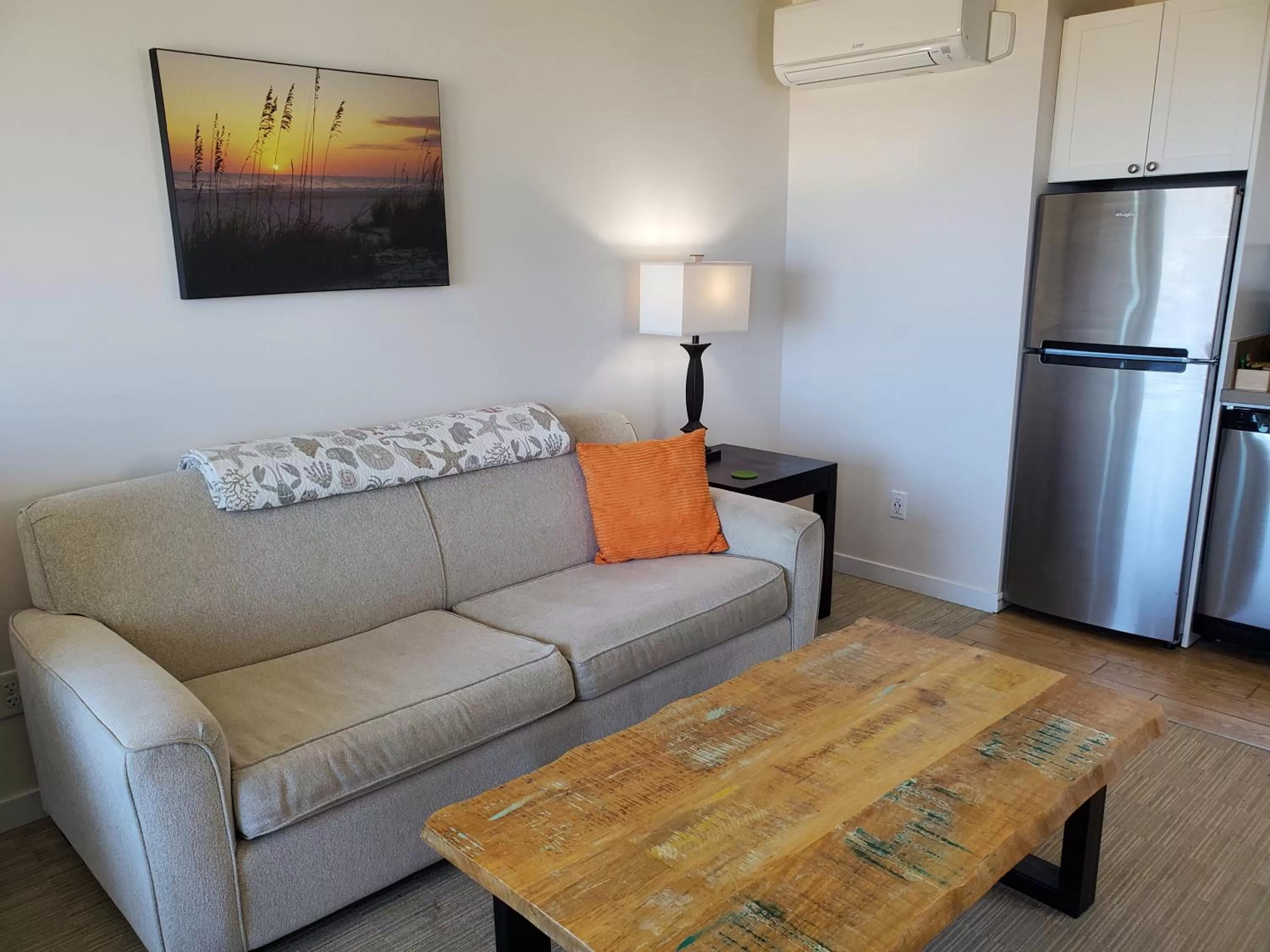 Kitchen or kitchenette in Moonstone Beach Motel