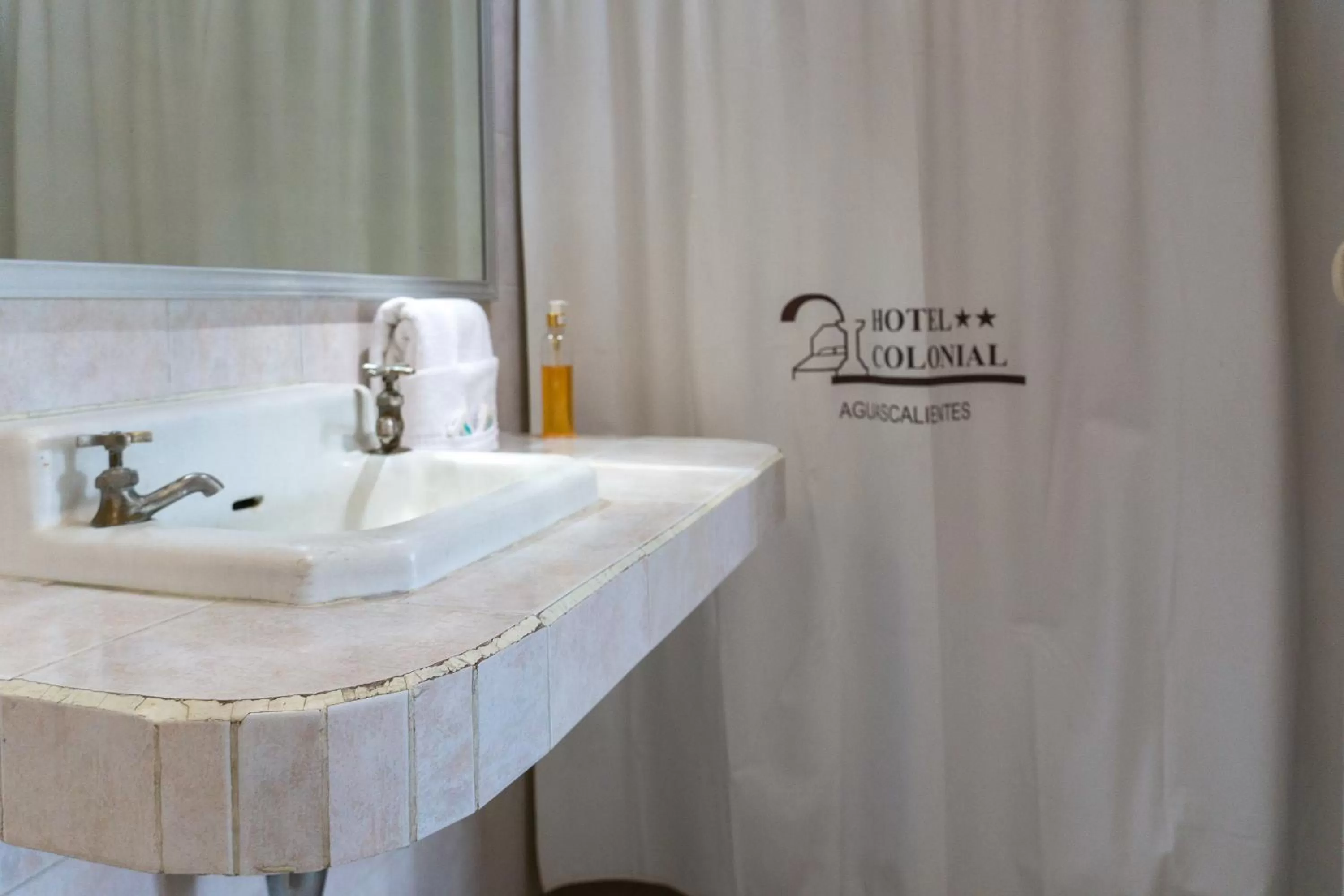 Bathroom in Hotel Colonial