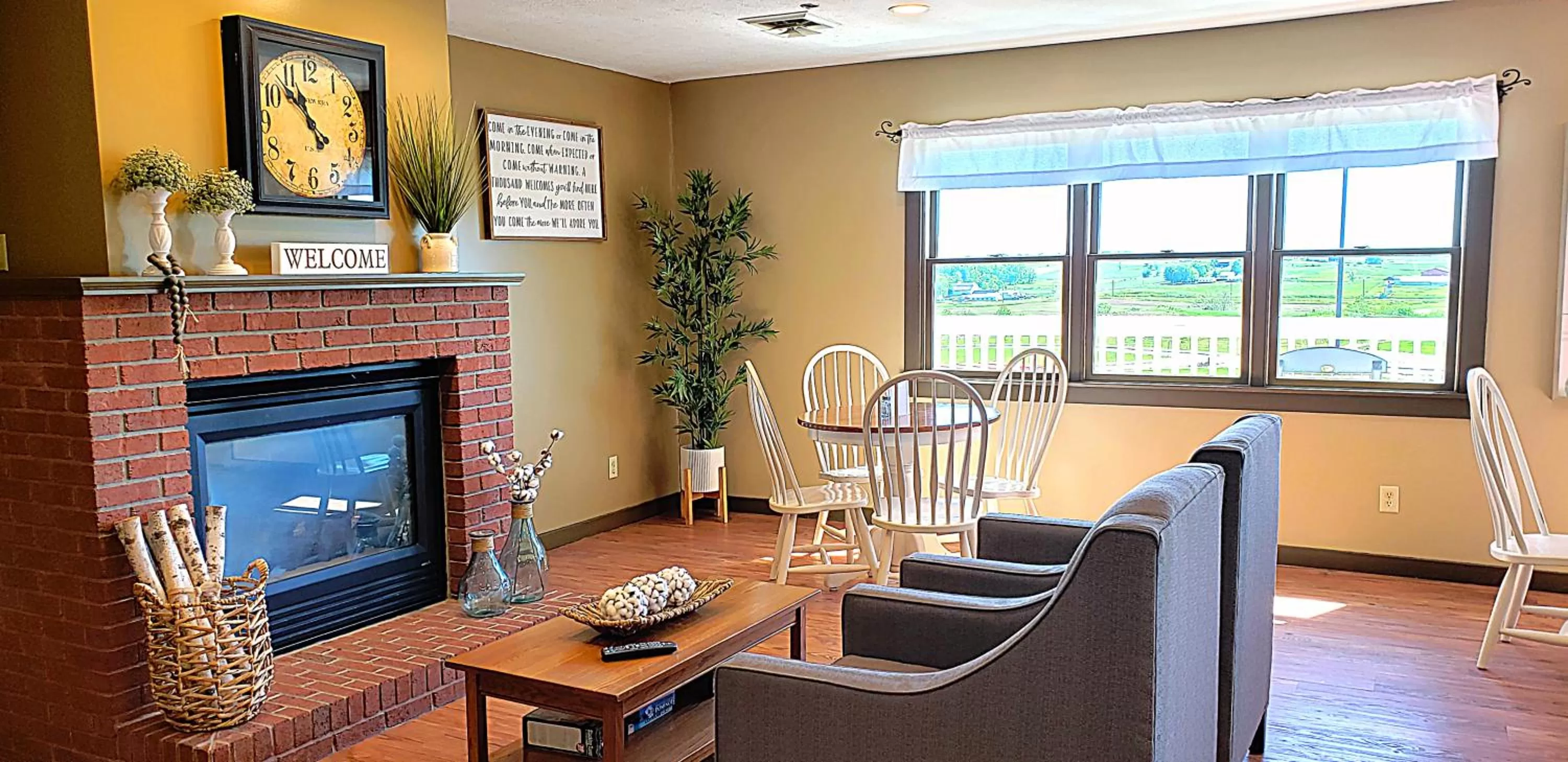 Communal lounge/ TV room in Berlin Heritage Inn