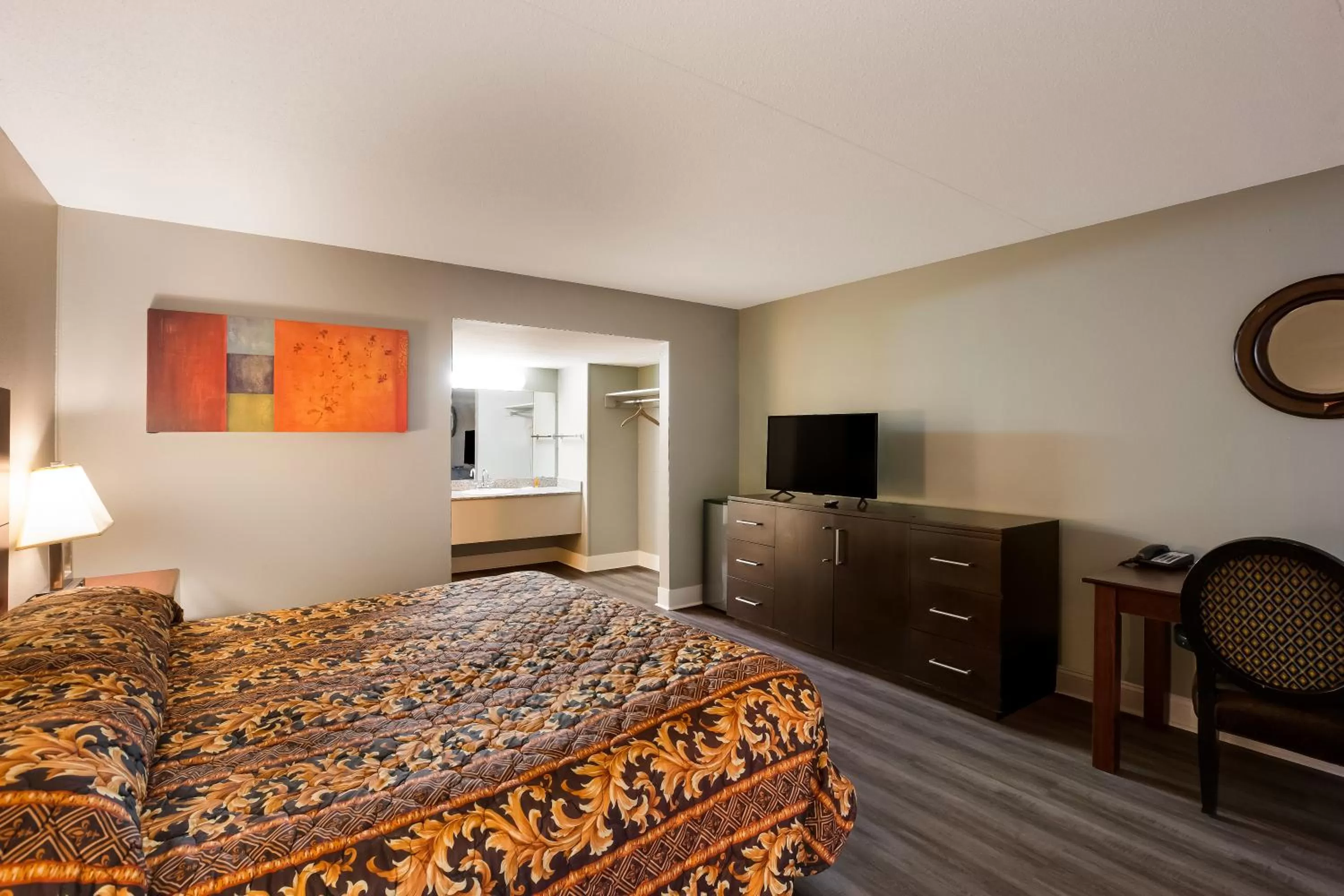 Communal lounge/ TV room in Knights Inn Fayetteville - Fort Bragg