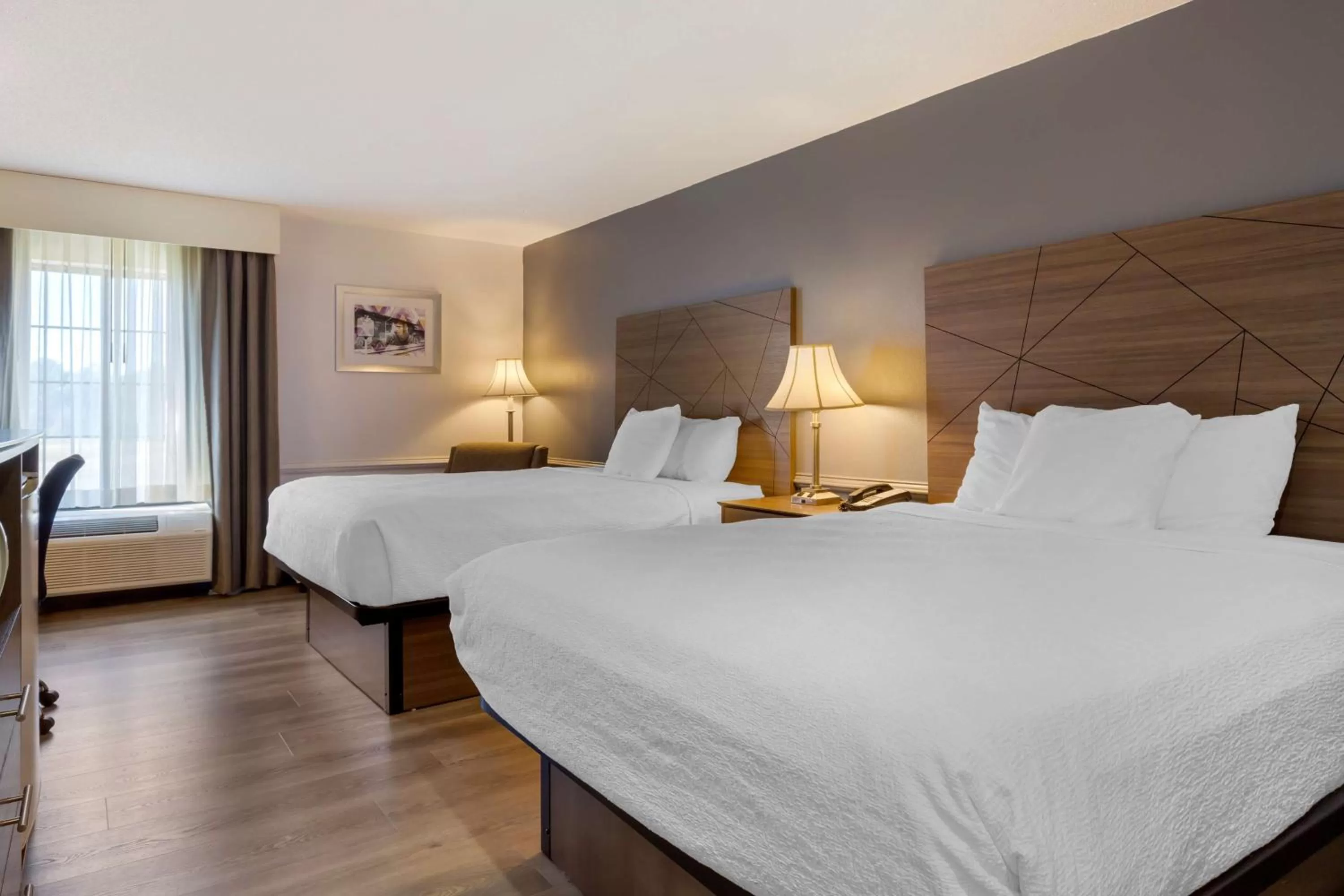 Bed in Best Western Plus South Hill Inn