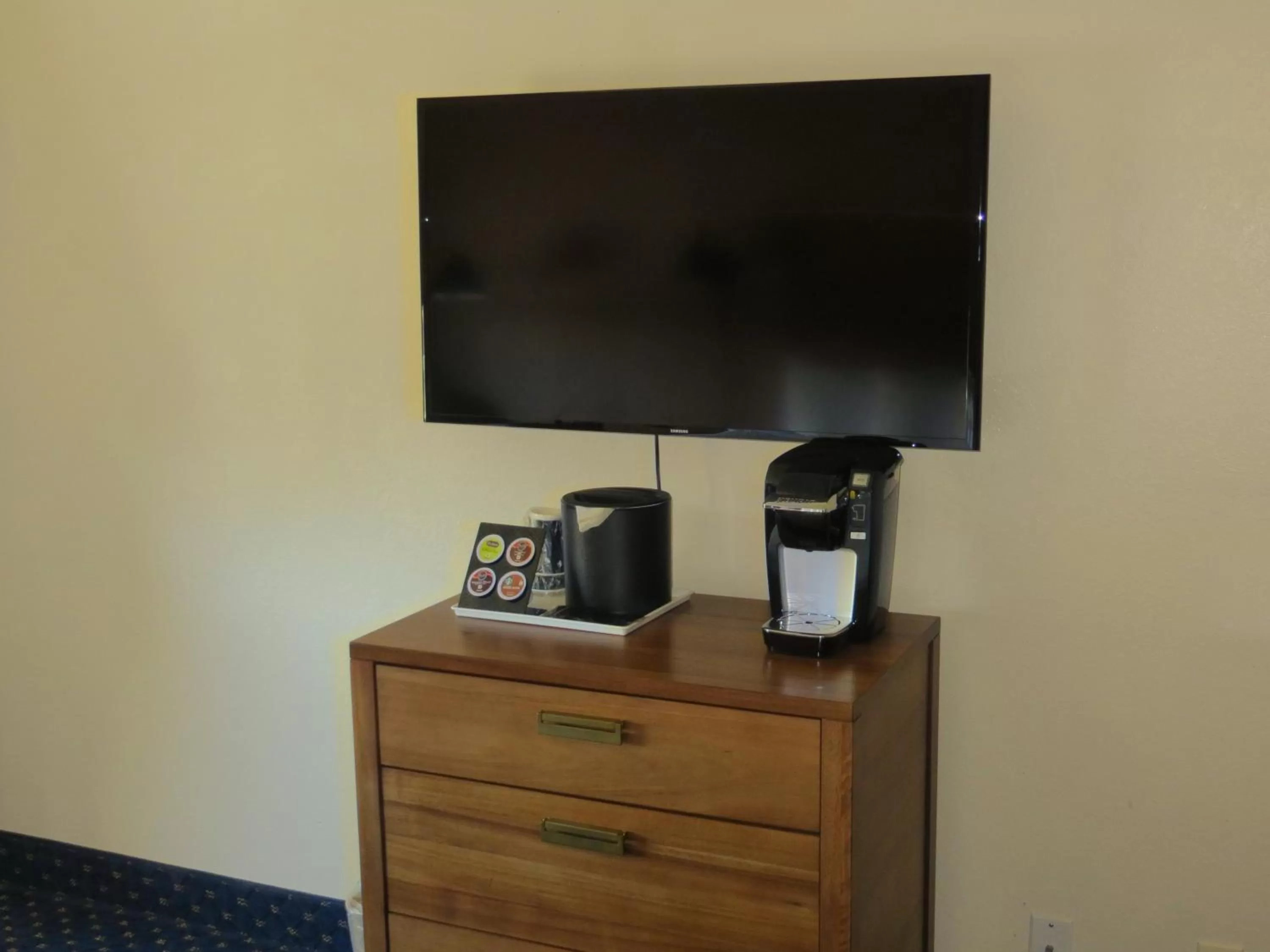 TV and multimedia in Hotel Focus SFO