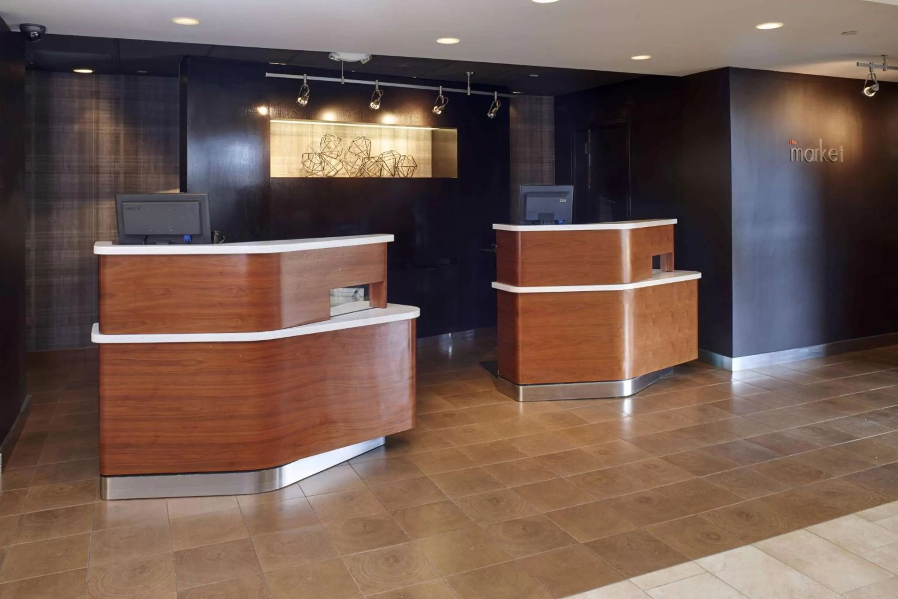 Lobby or reception in Sonesta Select Milwaukee Brookfield