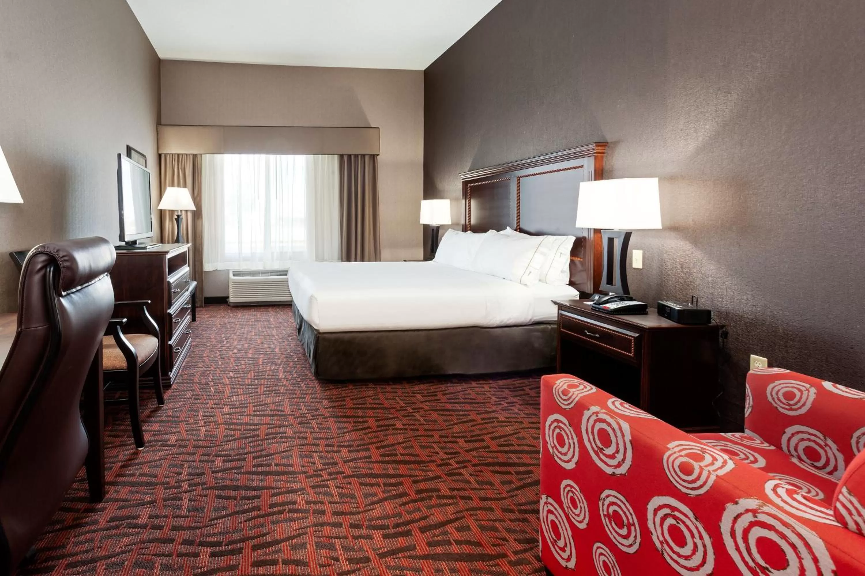 King Room - Disability access with Bathtub/Non-Smoking in Holiday Inn Express Hotel & Suites Cheyenne, an IHG Hotel