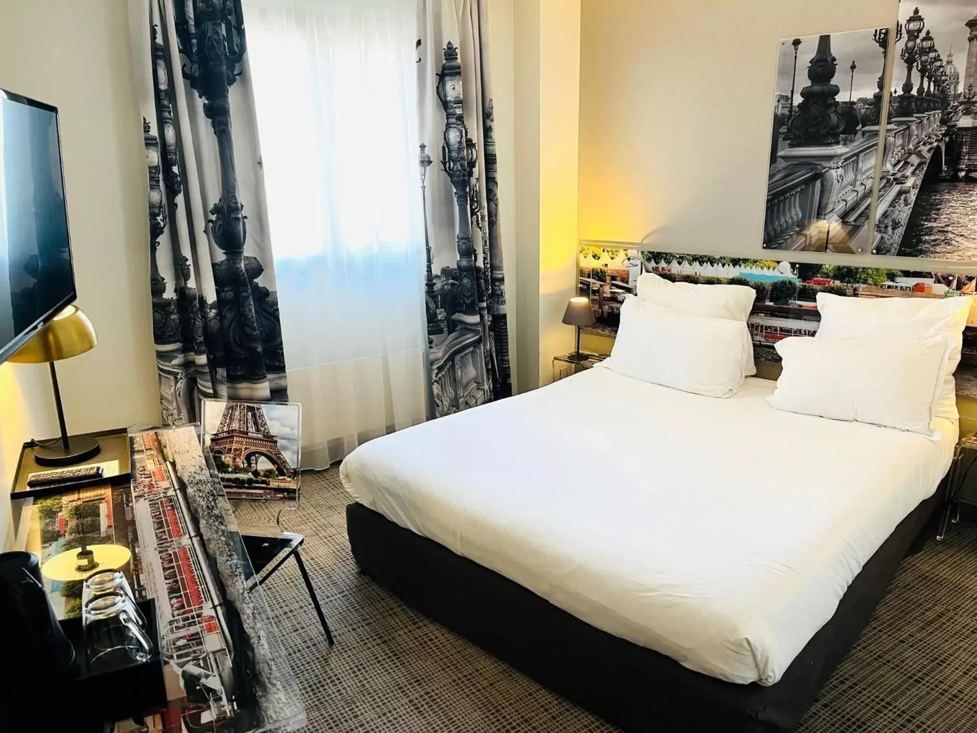 Superior Double Room in Hotel Le Cardinal Rueil Centre Superior Double Room in Hotel Le Cardinal Rueil Centre