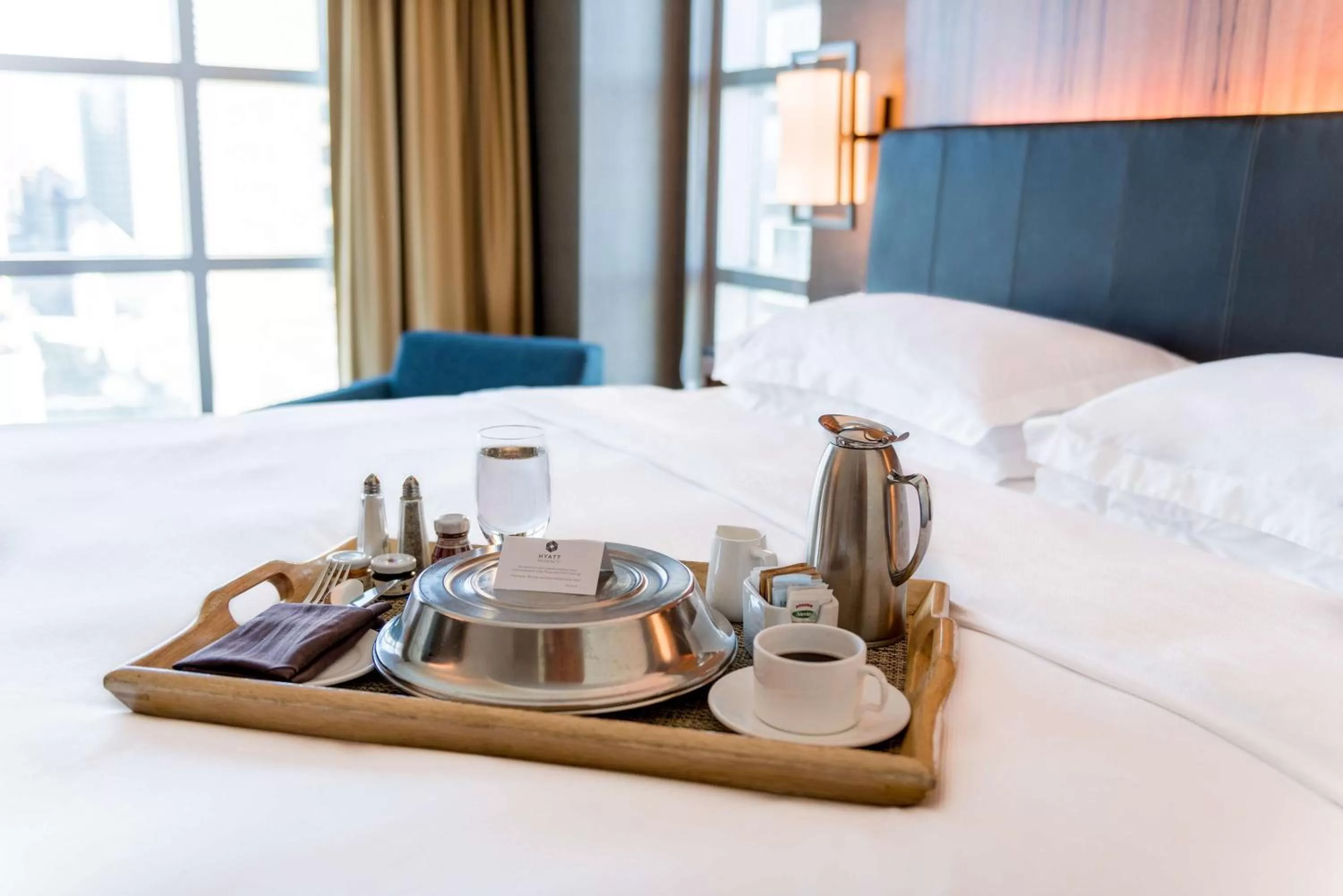 Photo of the whole room, Bed in Hyatt Regency Calgary