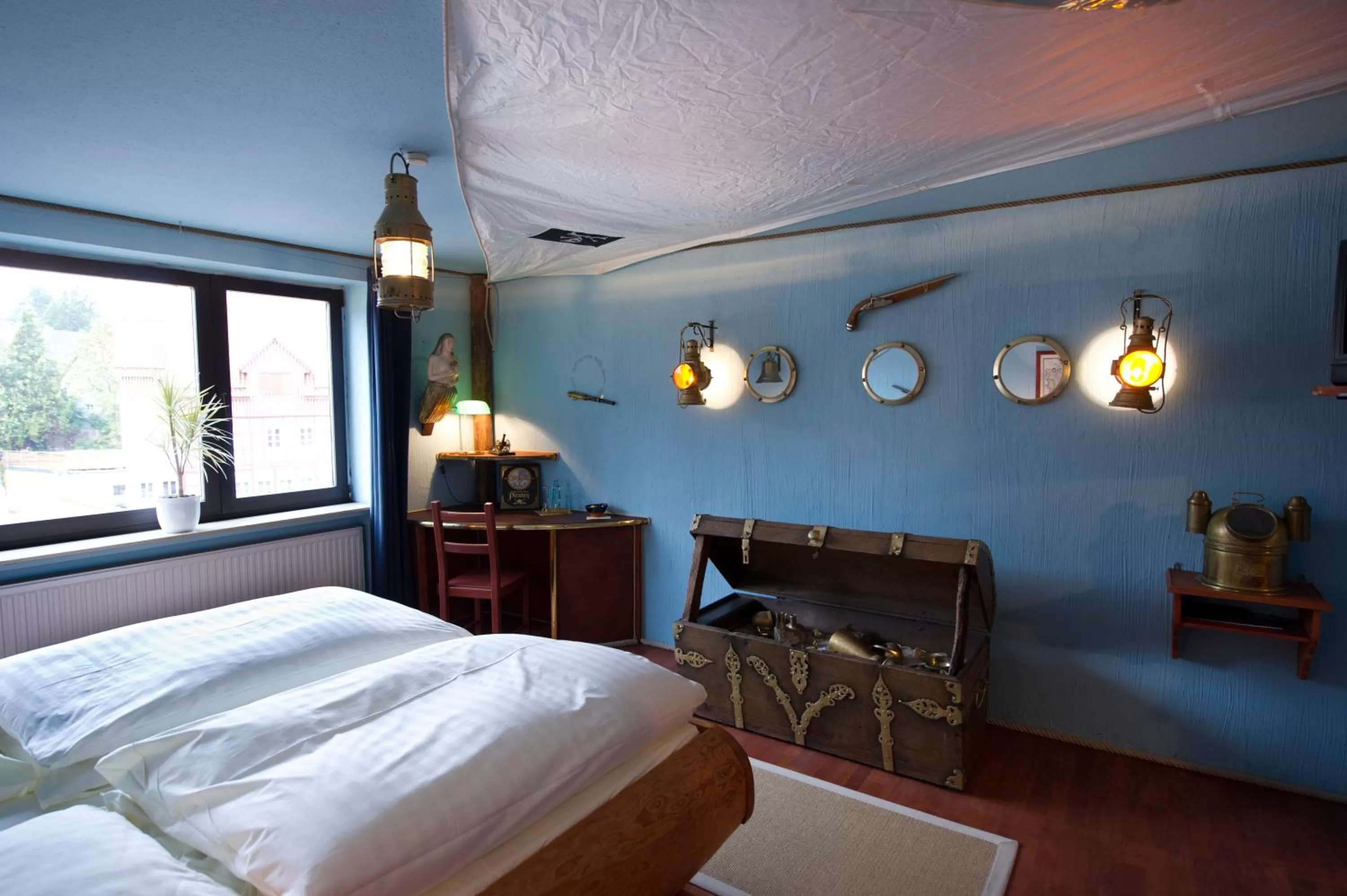 Decorative detail, Bed in Hotel Goldflair am Rathaus