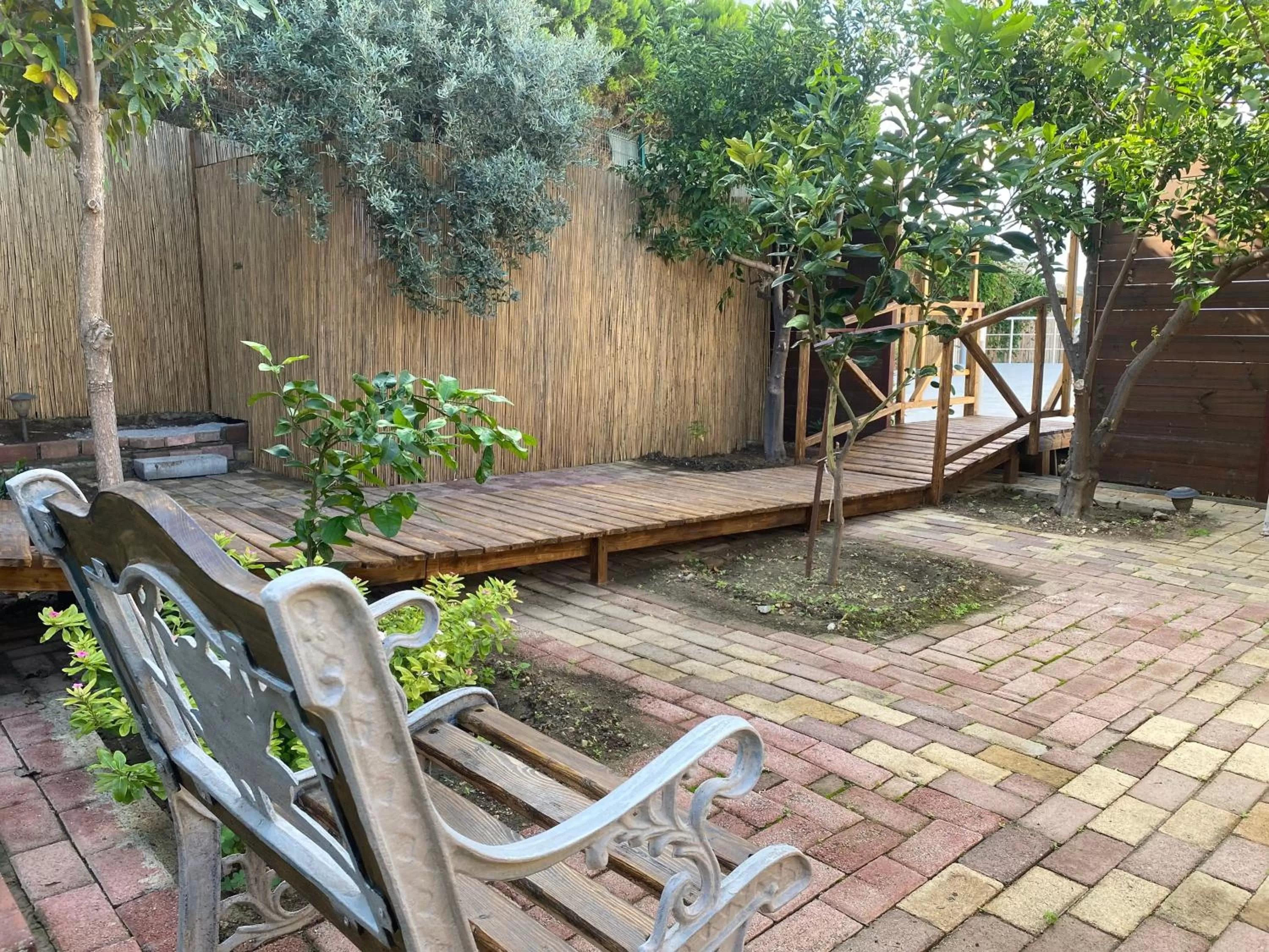 Garden in Sunside Inn Hotel