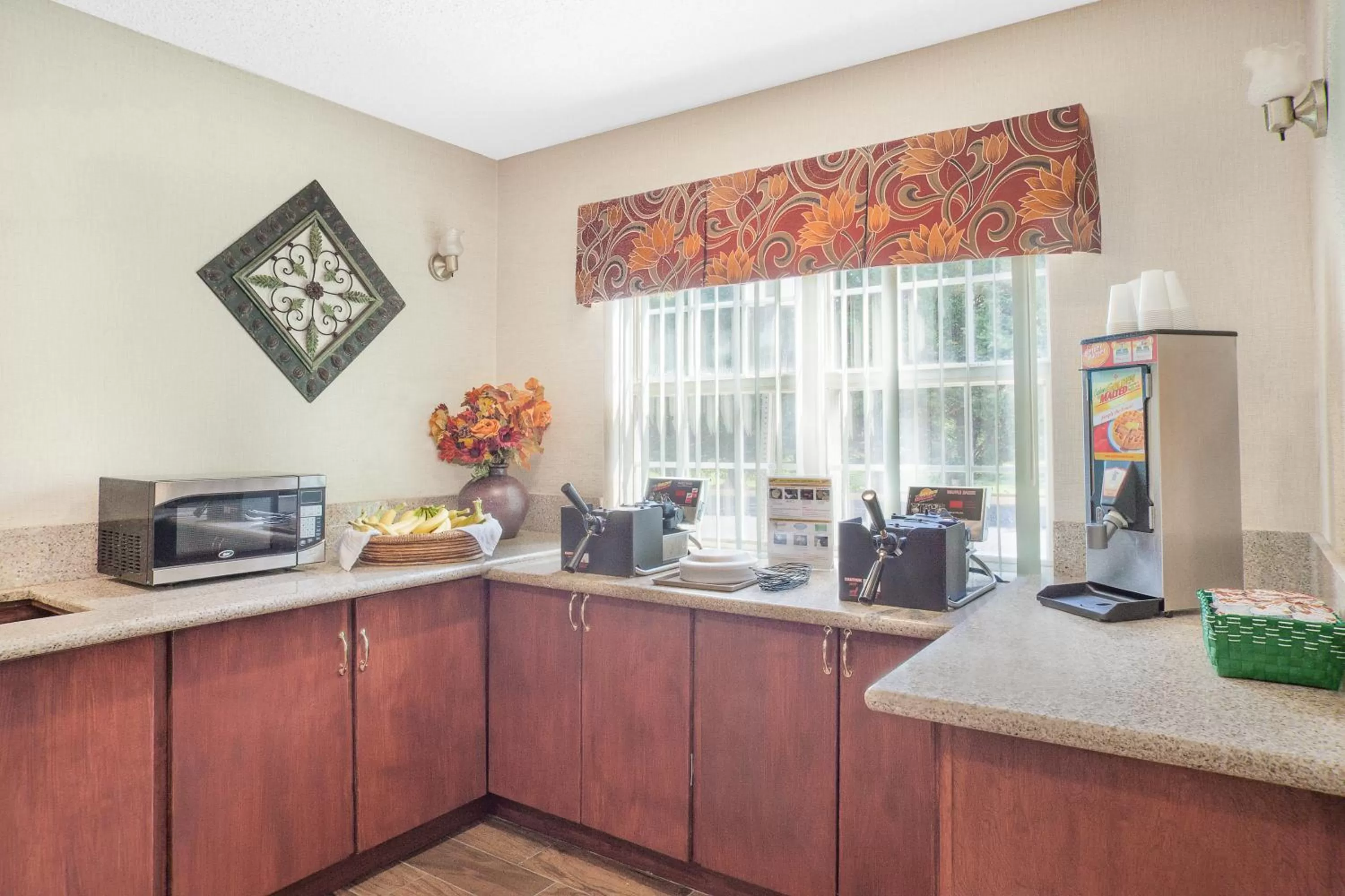 Restaurant/places to eat in Microtel Inn and Suites - Salisbury