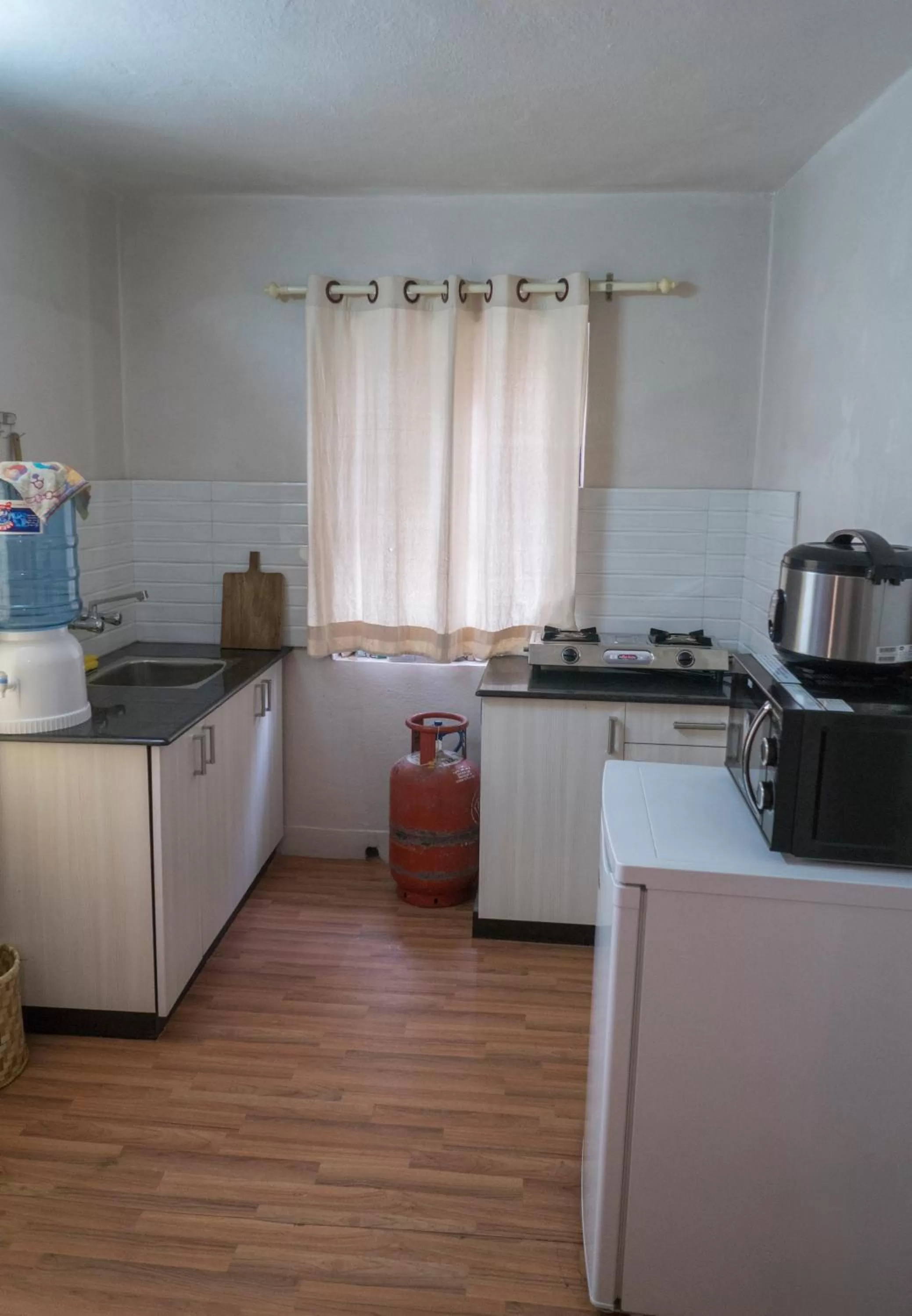 Kitchen/Kitchenette in Omana Hotel