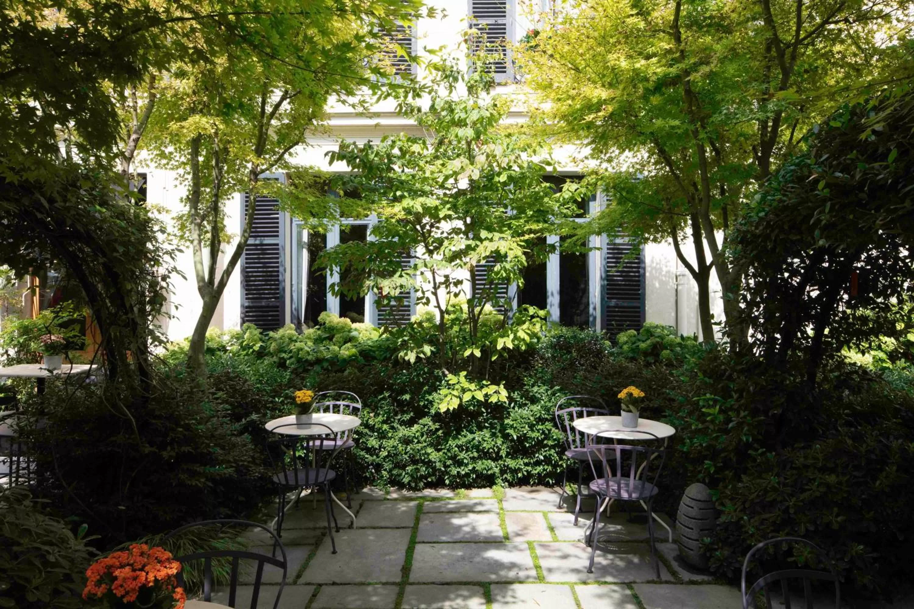 Garden in Hôtel Regent's Garden - Astotel