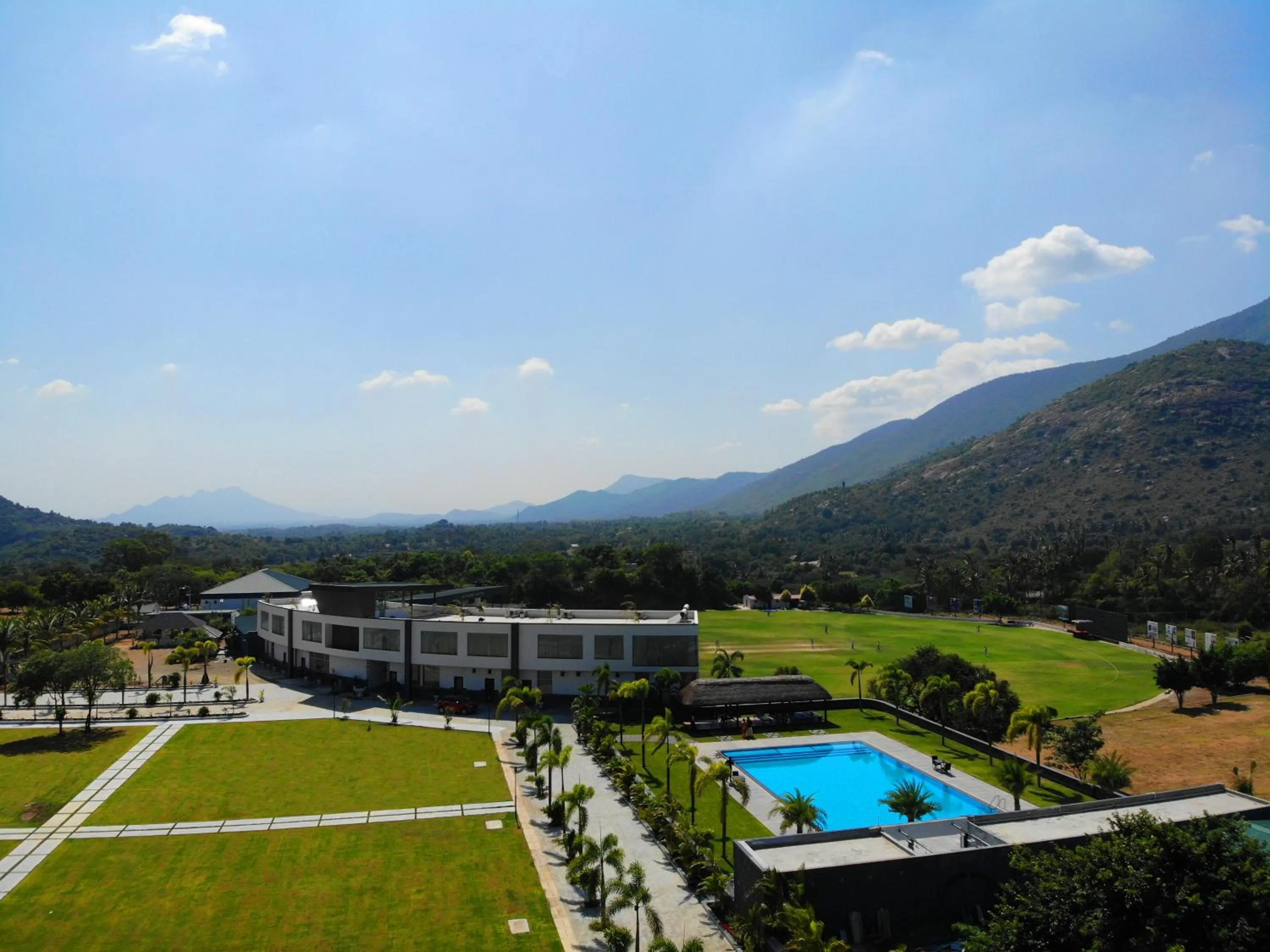 Bird's eye view, Pool View in Forest Meadows