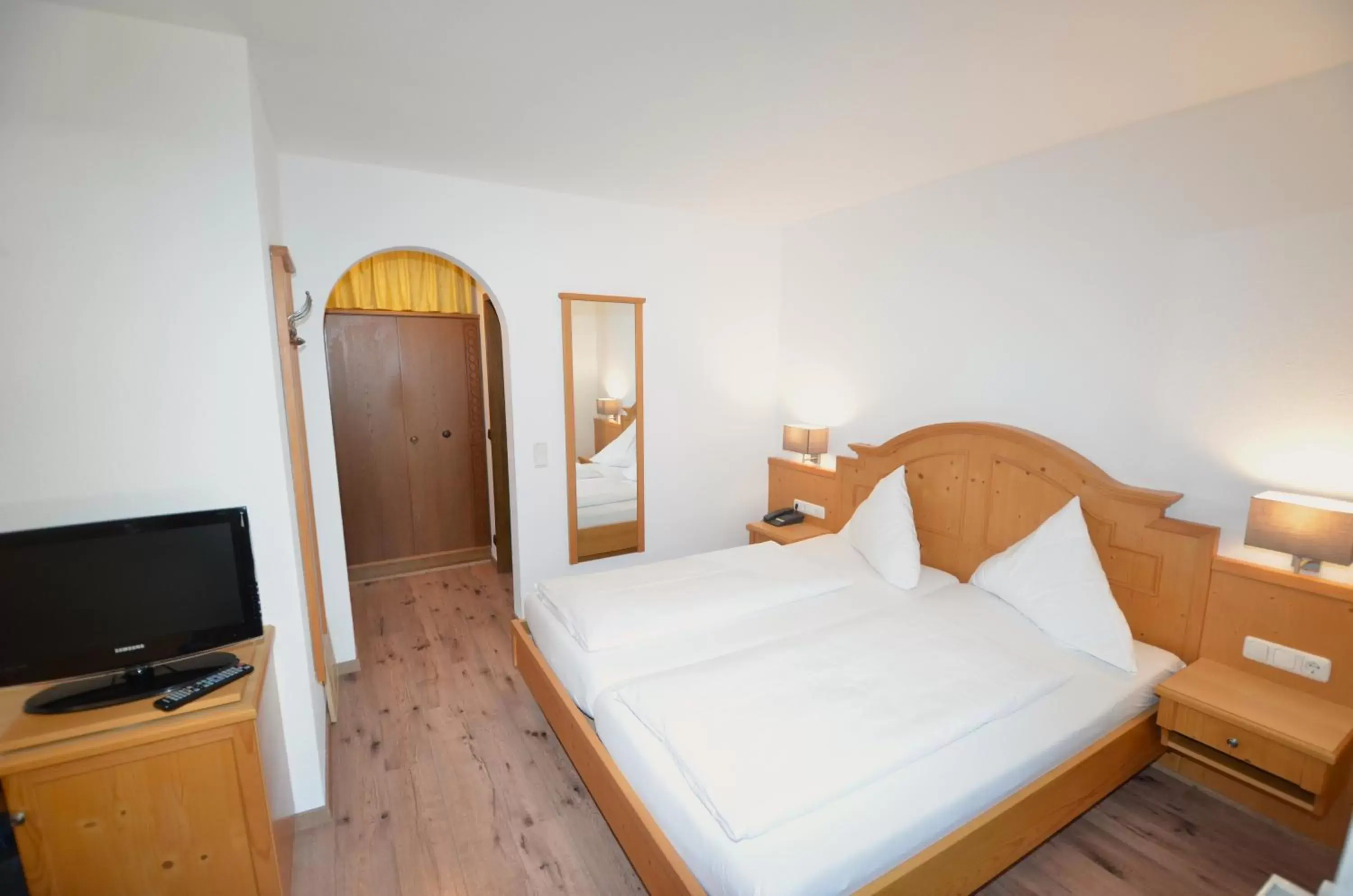 Double Room with Balcony in Hotel Cafe Fuggerhof Double Room with Balcony in Hotel Cafe Fuggerhof