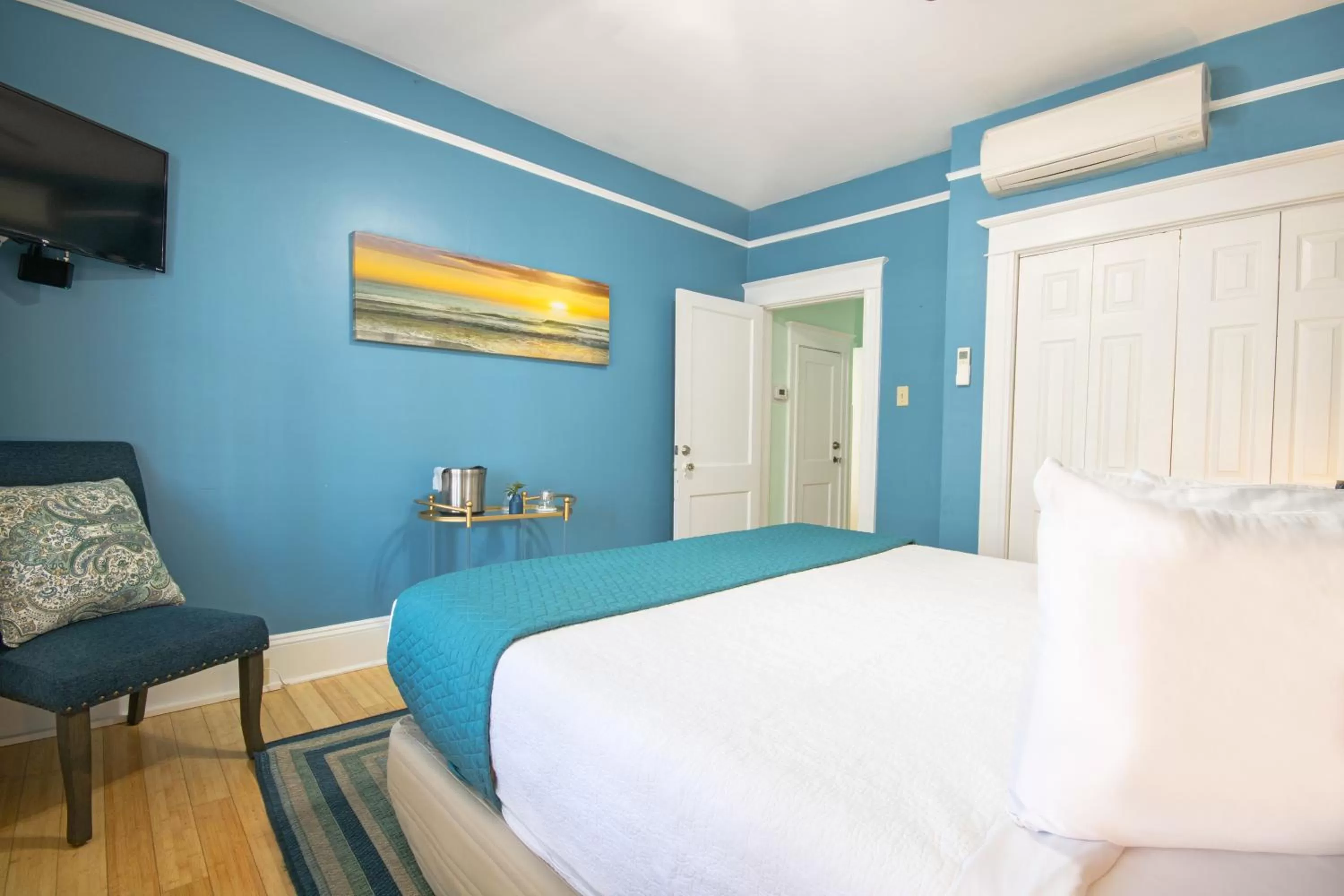 Bed in Hemingway House Bed and Breakfast