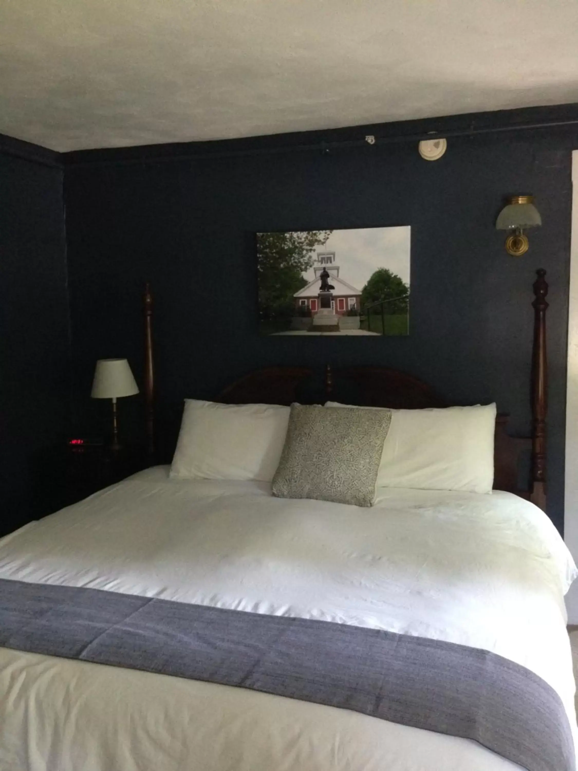 King Room - single occupancy in Benjamin Prescott Inn King Room - single occupancy in Benjamin Prescott Inn