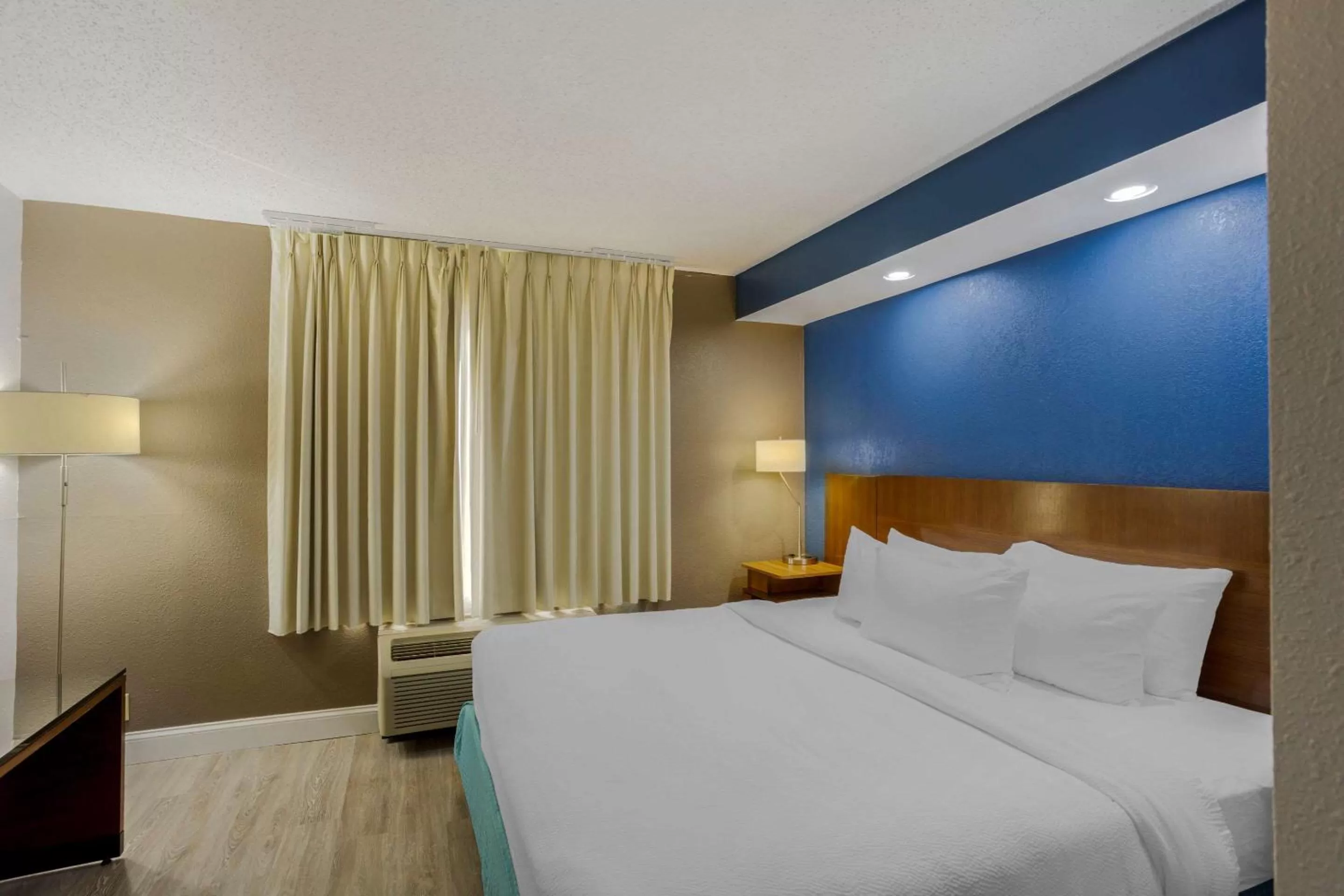 Bedroom, Bed in Comfort Inn & Suites Mt Laurel-Philadelphia