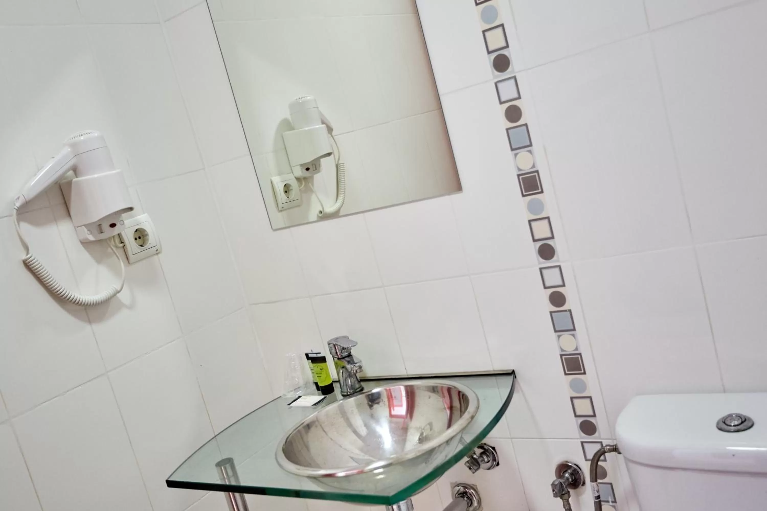 Toilet in Hotel DL Port