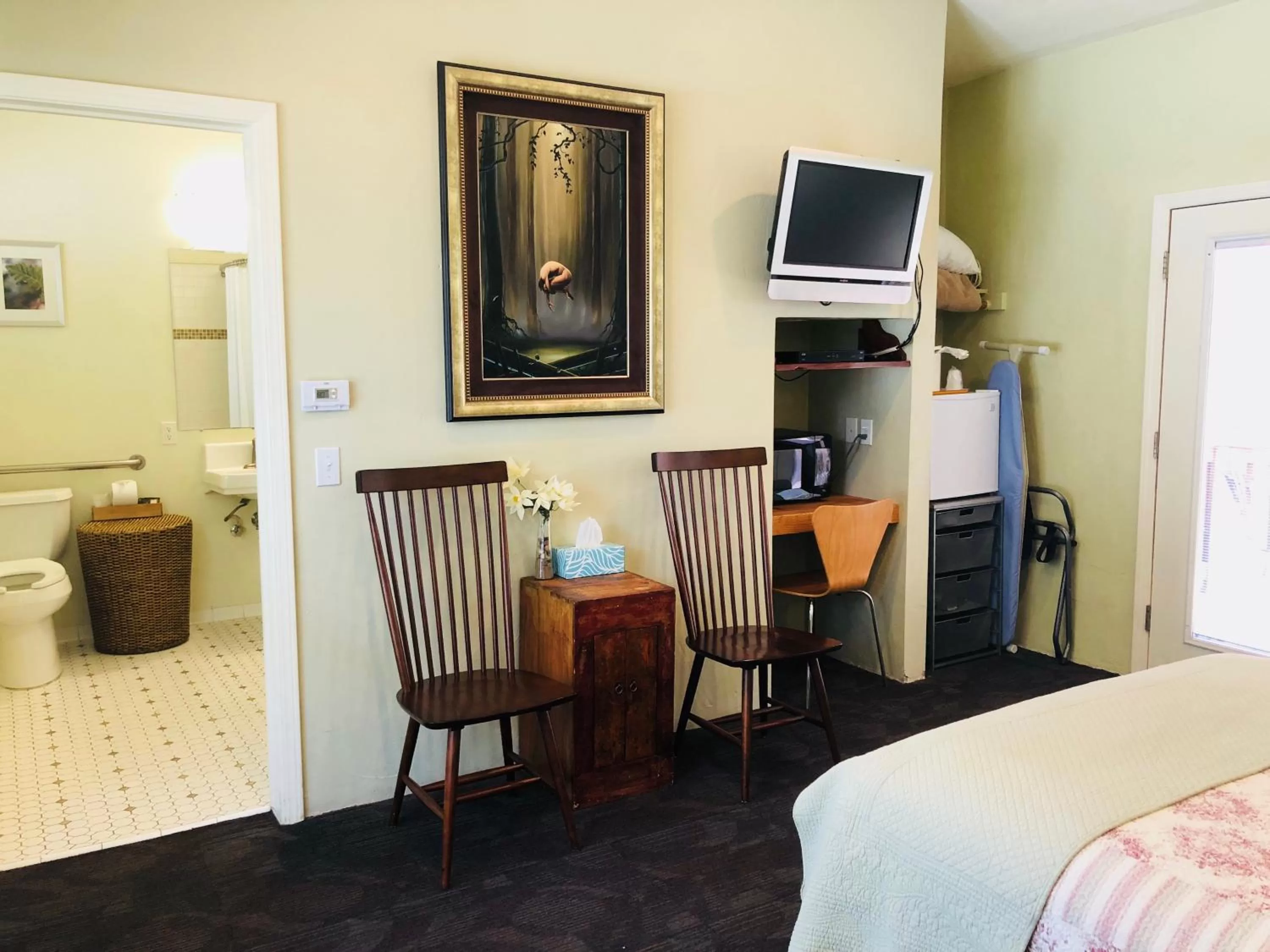 Bed in Queen's Inn By The River