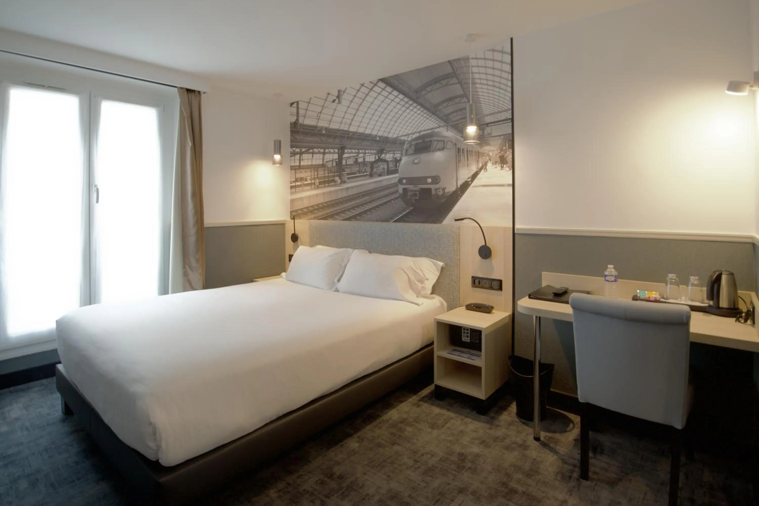 Photo of the whole room, Bed in Appia La Fayette