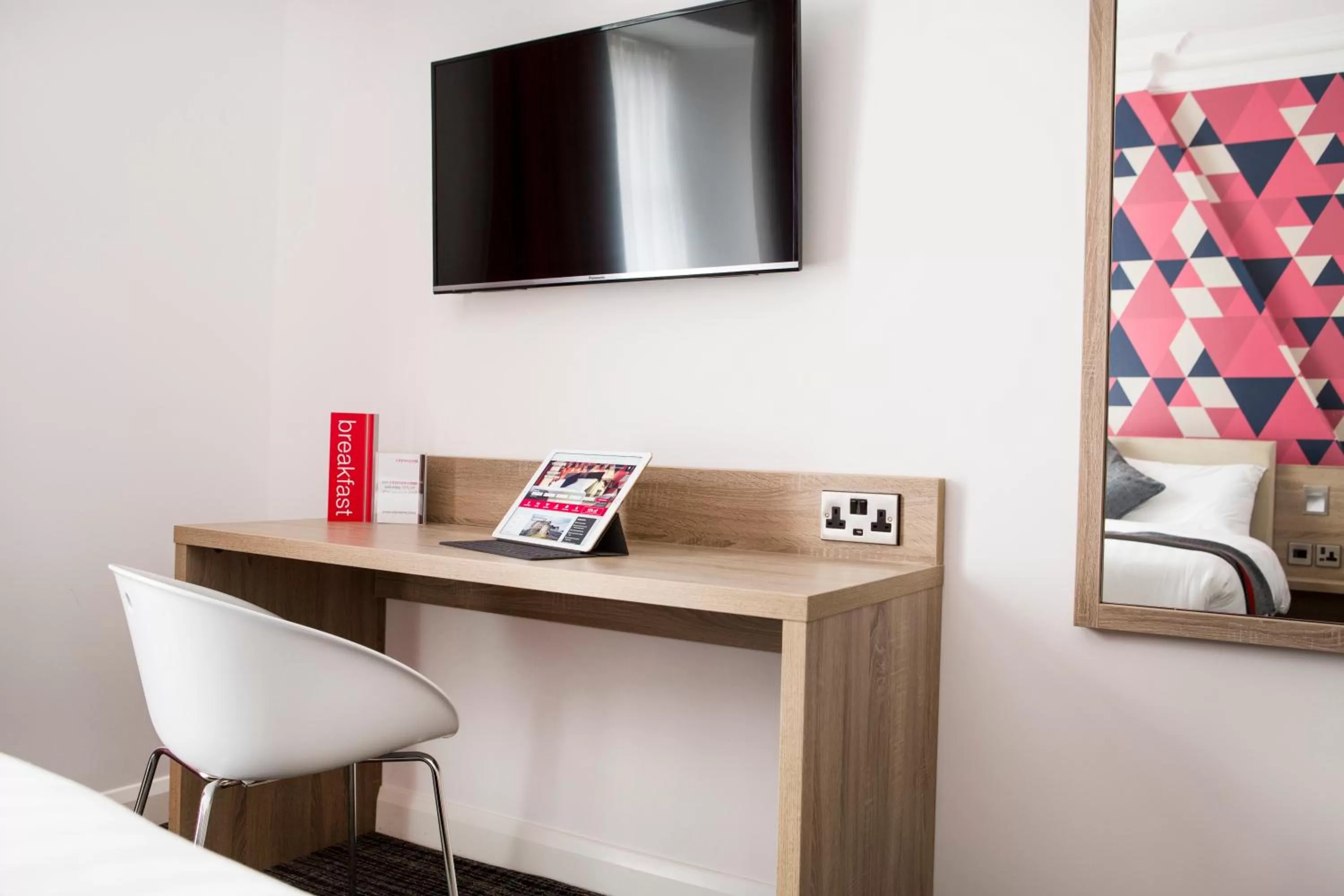 Superior Double Room in Four Points Flex by Sheraton Edinburgh