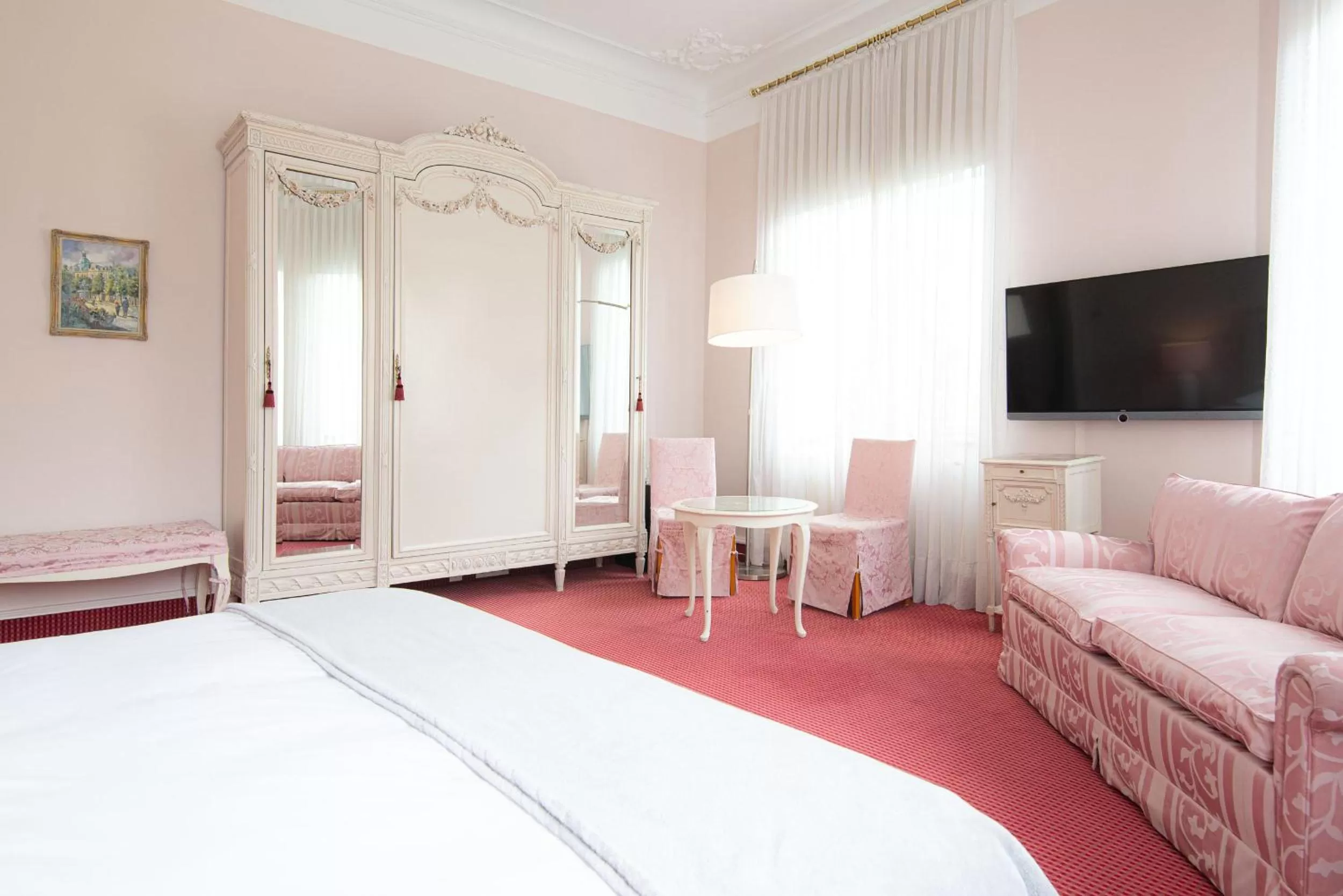 Living room, Bed in Hotel Bamberger Hof Bellevue