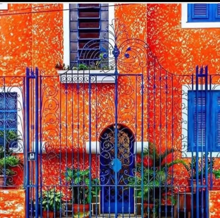 Facade/entrance in Mansion Aline