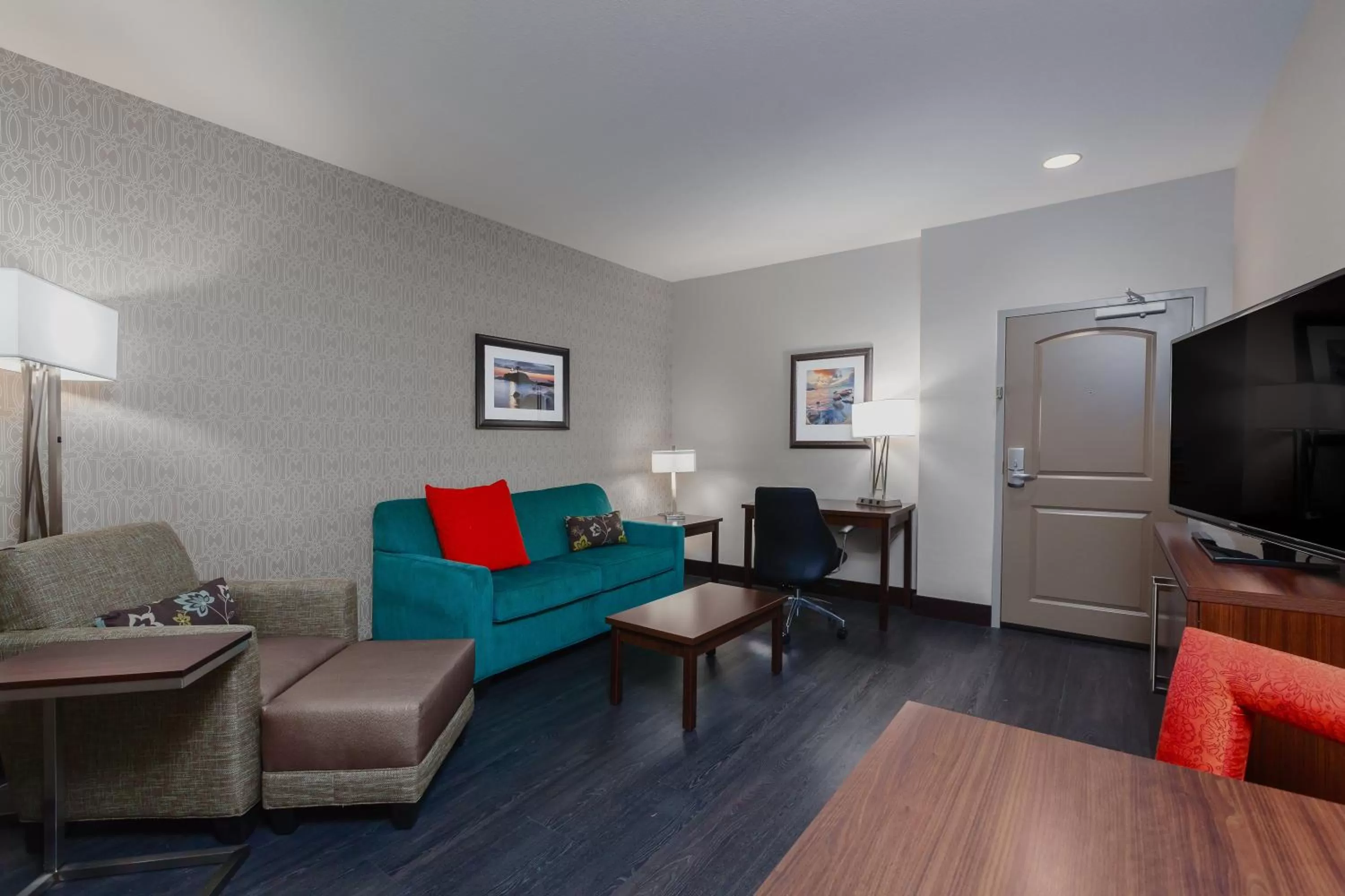 Photo of the whole room in Holiday Inn Express & Suites Eureka by IHG