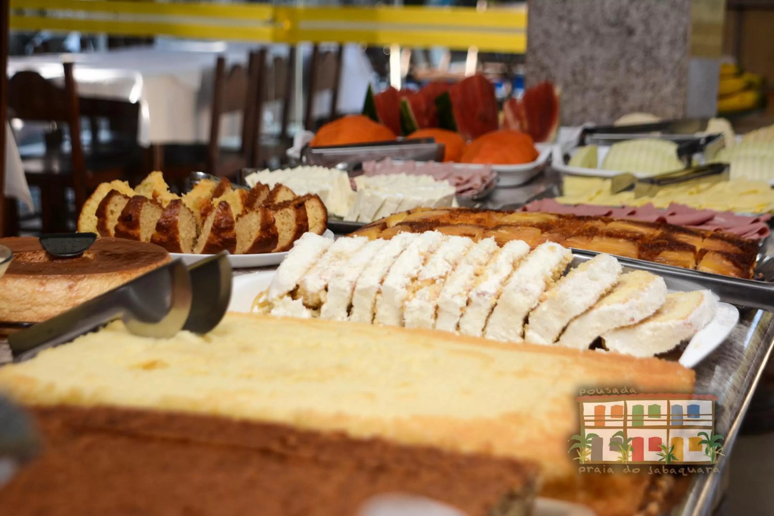 Buffet breakfast in Pousada Praia do Jabaquara