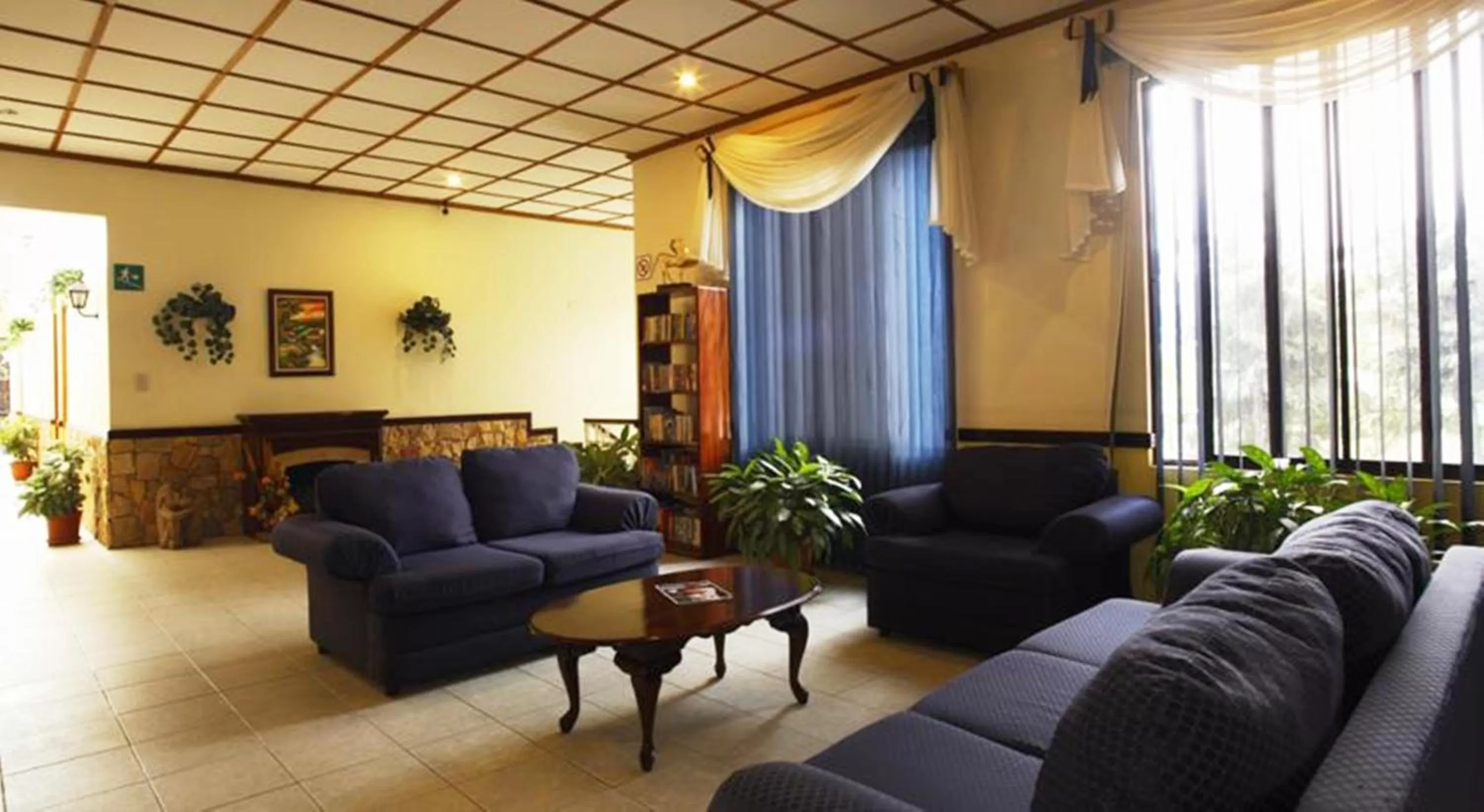 Communal lounge/ TV room in Adventure Inn