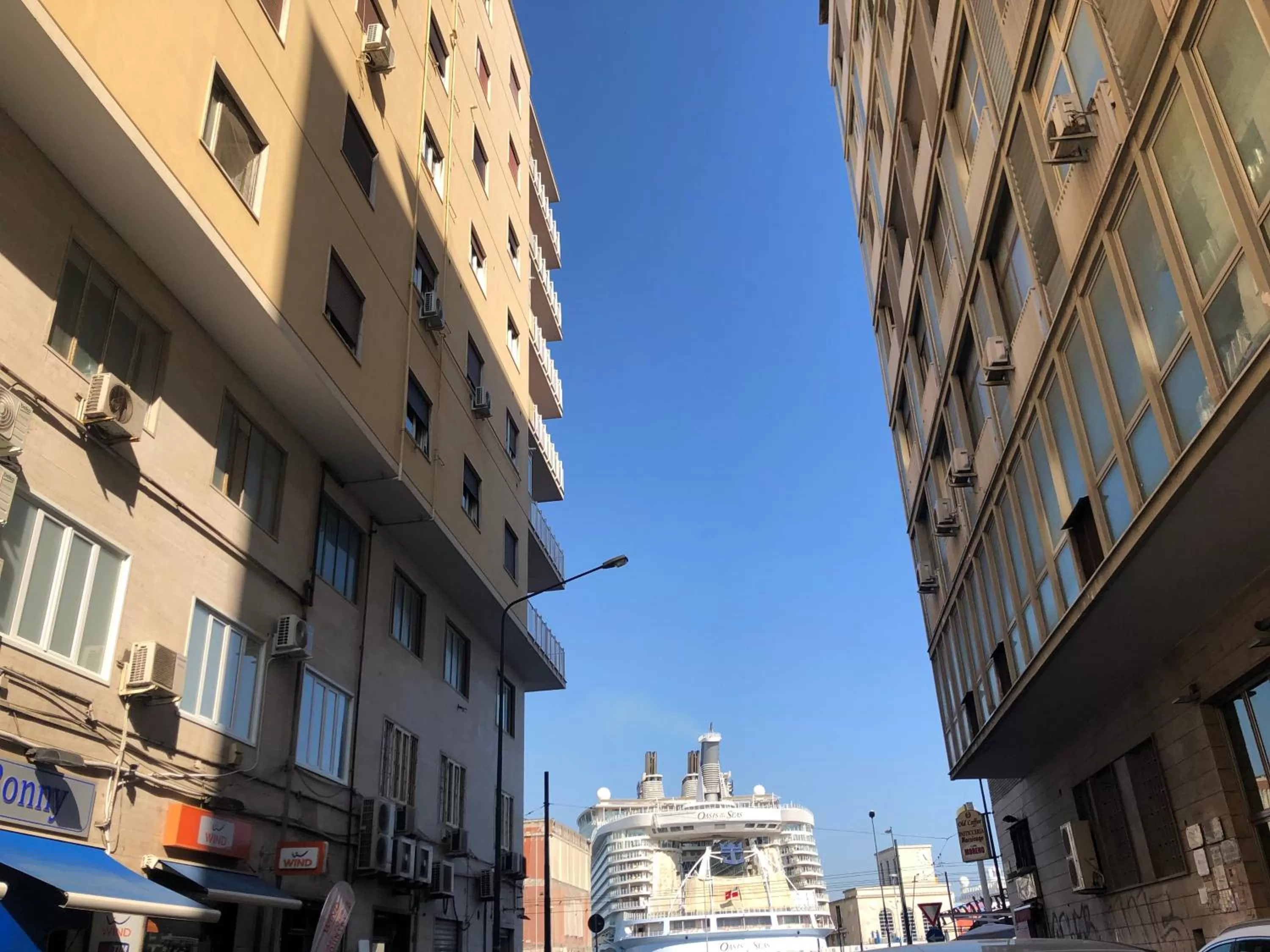 Property building in Hall inn B&B in Naples