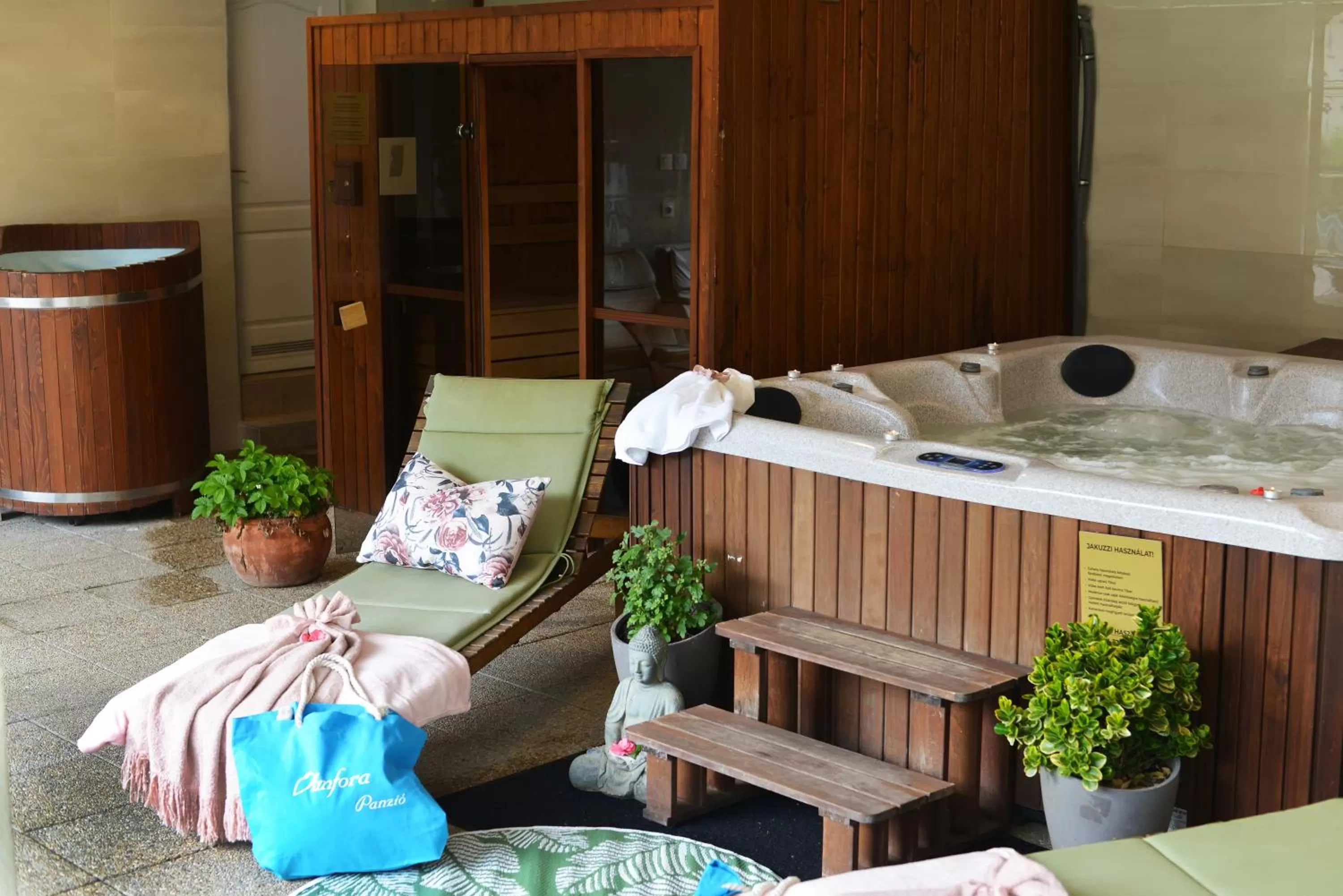 Hot Tub in Amfora Panzió