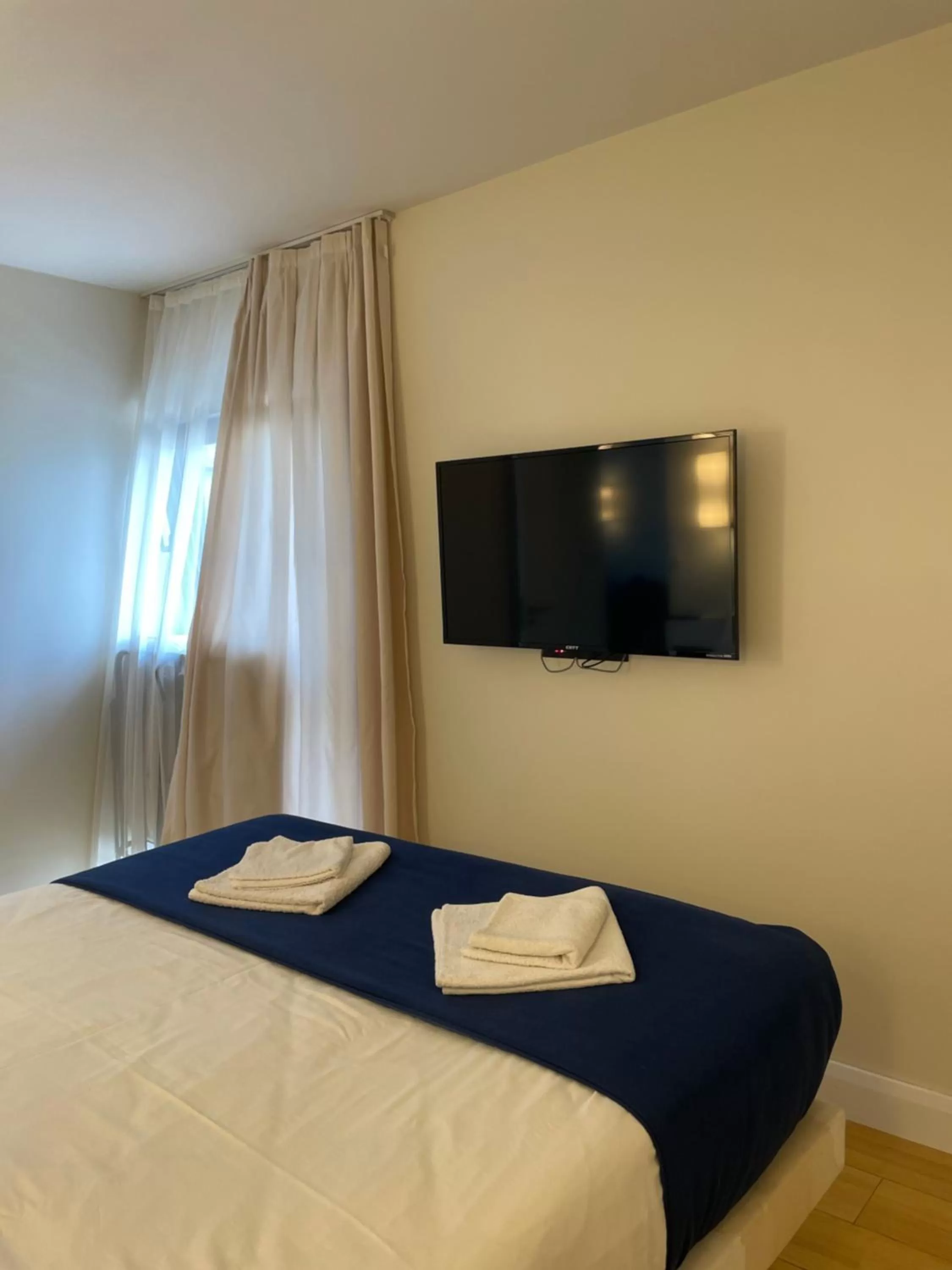 Communal lounge/ TV room, Bed in APARTHOTEL in City Batumi