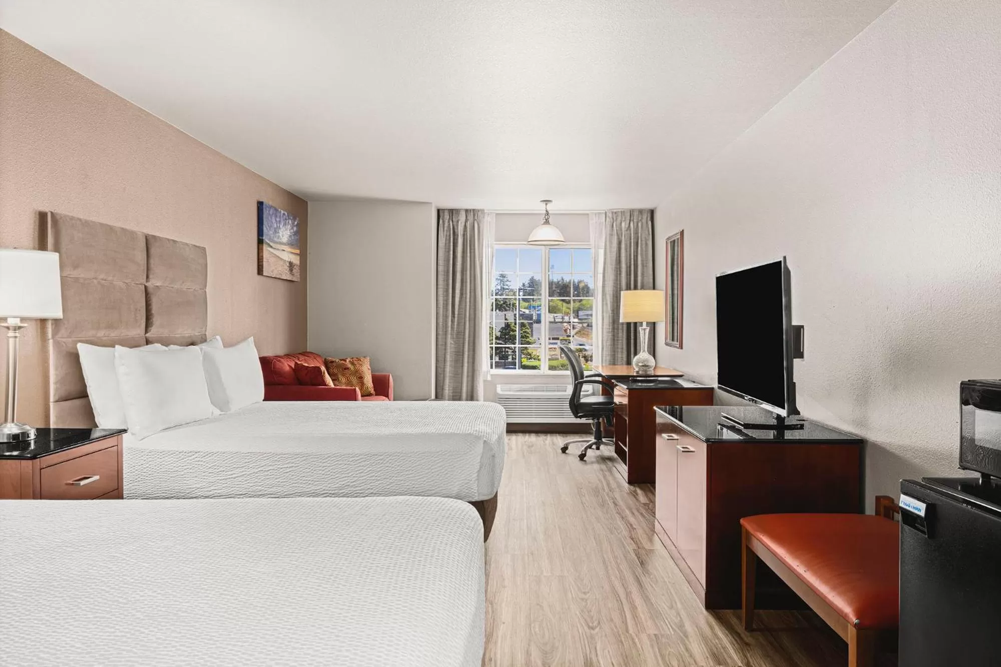 Bed in The Ashley Inn & Suites