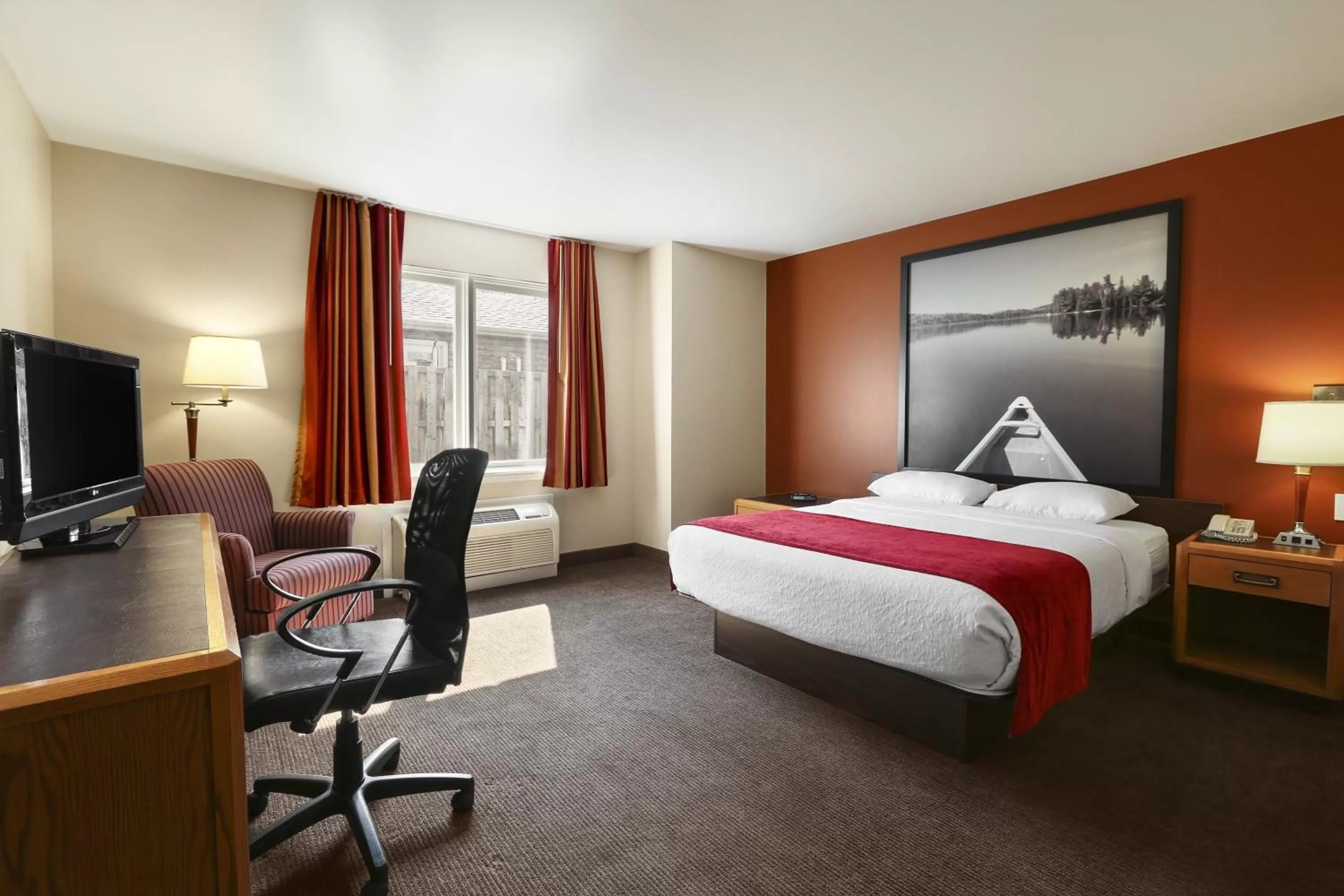 Photo of the whole room, Bed in Super 8 by Wyndham North Bay