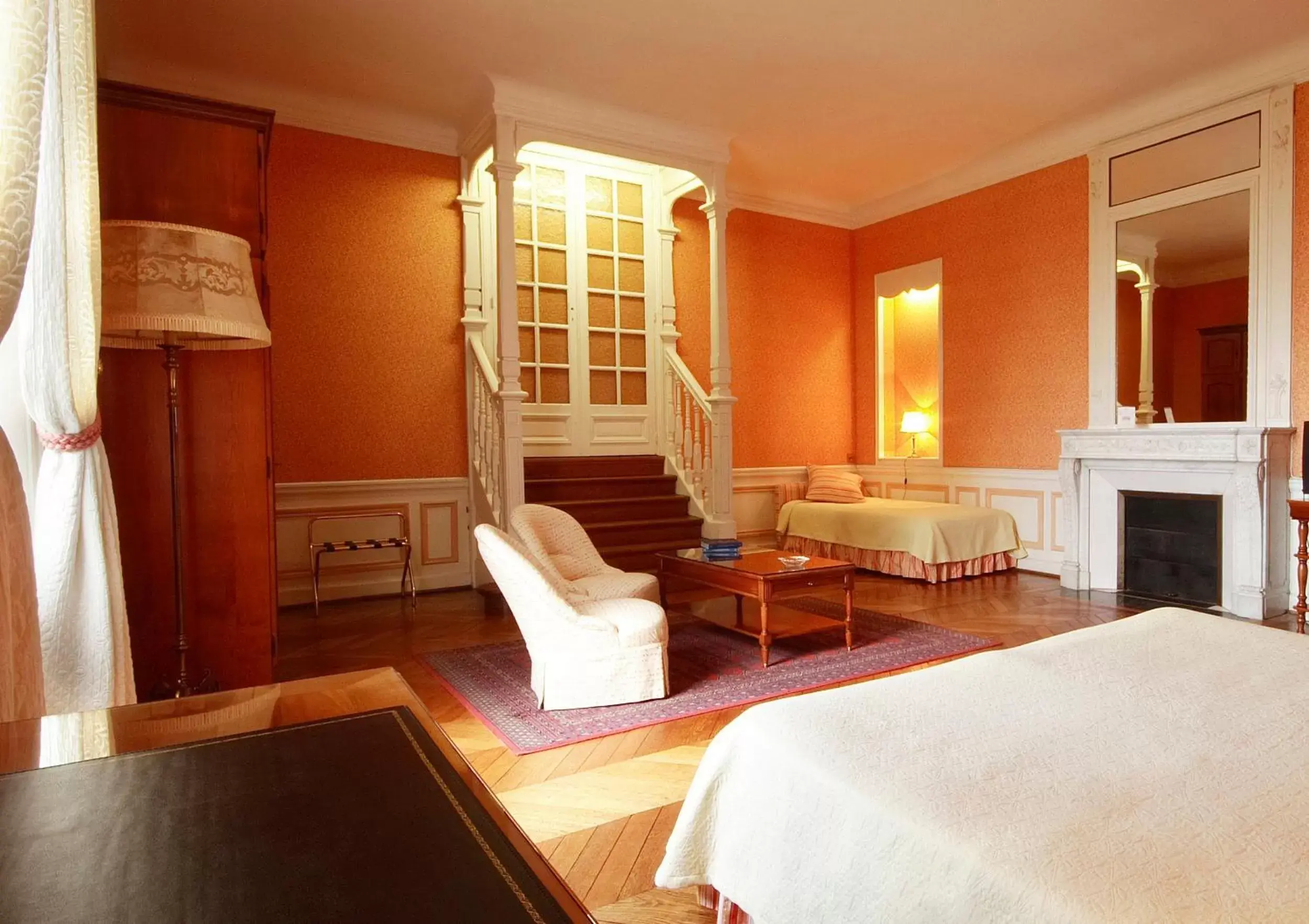 Twin Room in Château de la Râpée Hôtel restaurant Twin Room in Château de la Râpée Hôtel restaurant