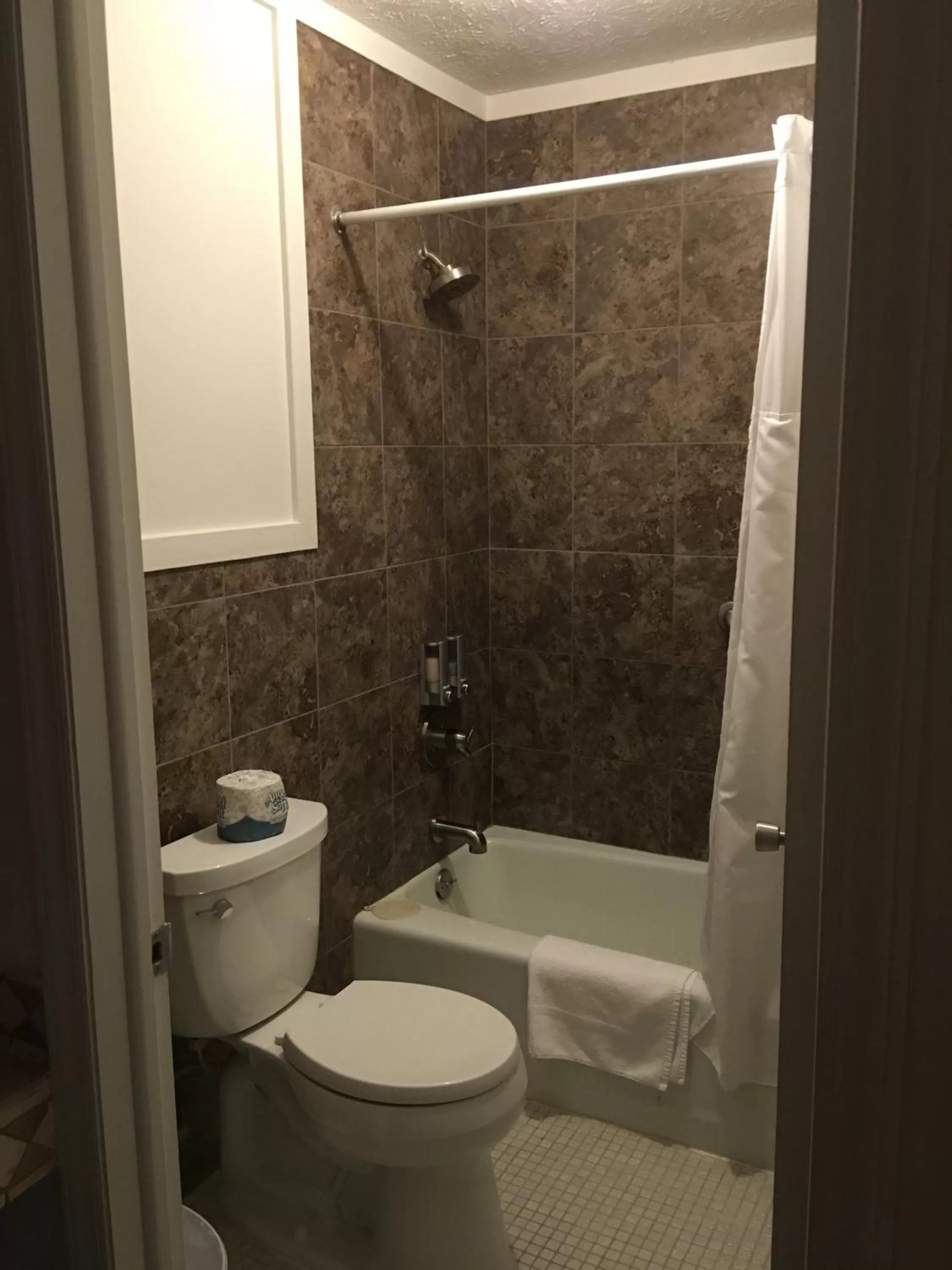 Bathroom in Cardinal Inn