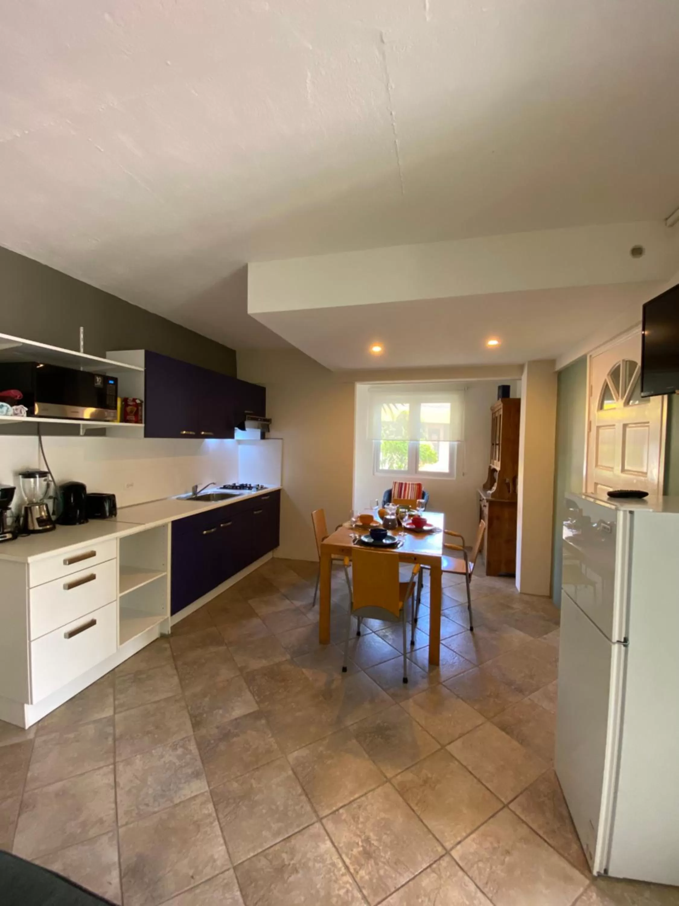 Dining area, Kitchen/Kitchenette in La Felicidad