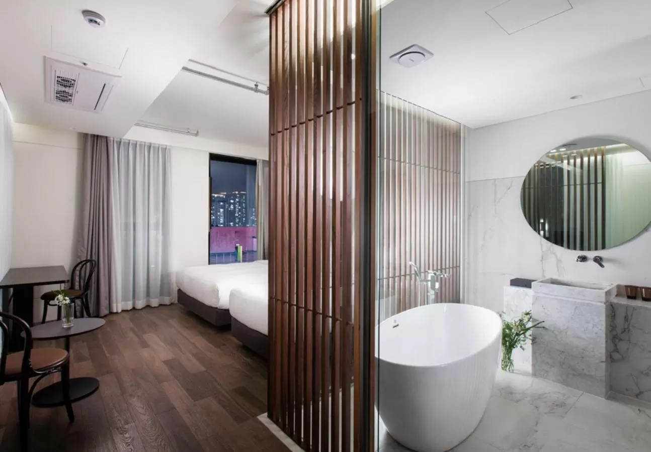 Bathroom, Bed in Park Marine Hotel