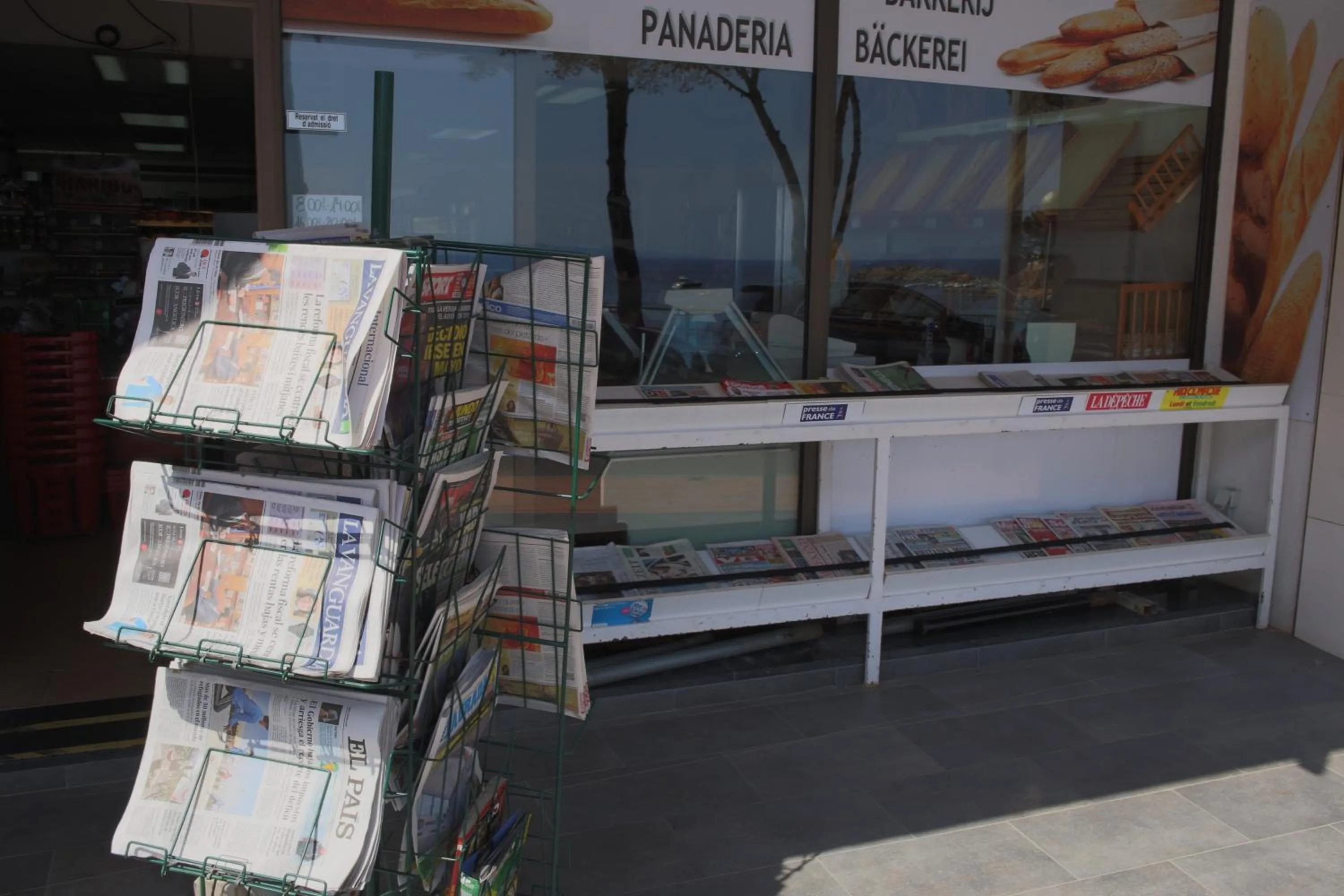 On-site shops in Canyelles Platja