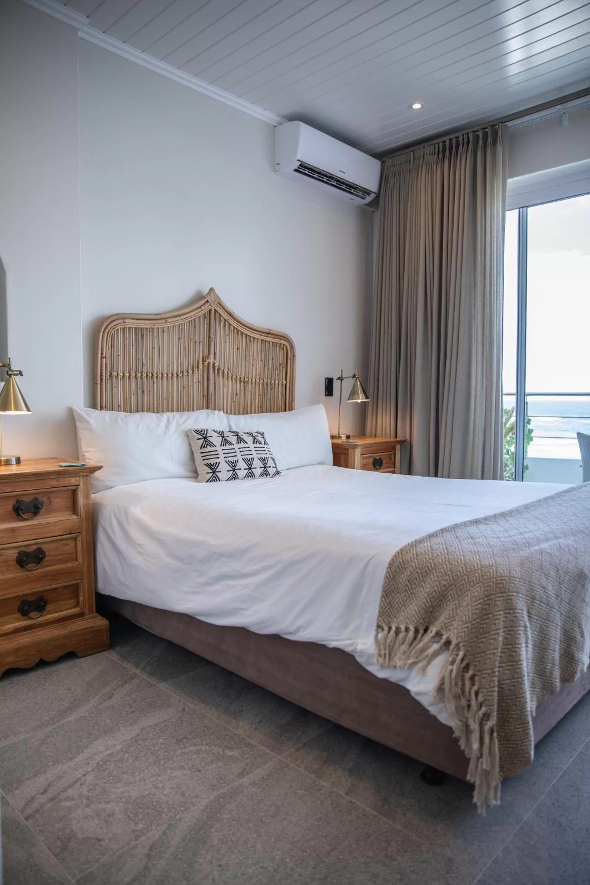 Bedroom, Bed in Sea Castle Hotel Camps Bay