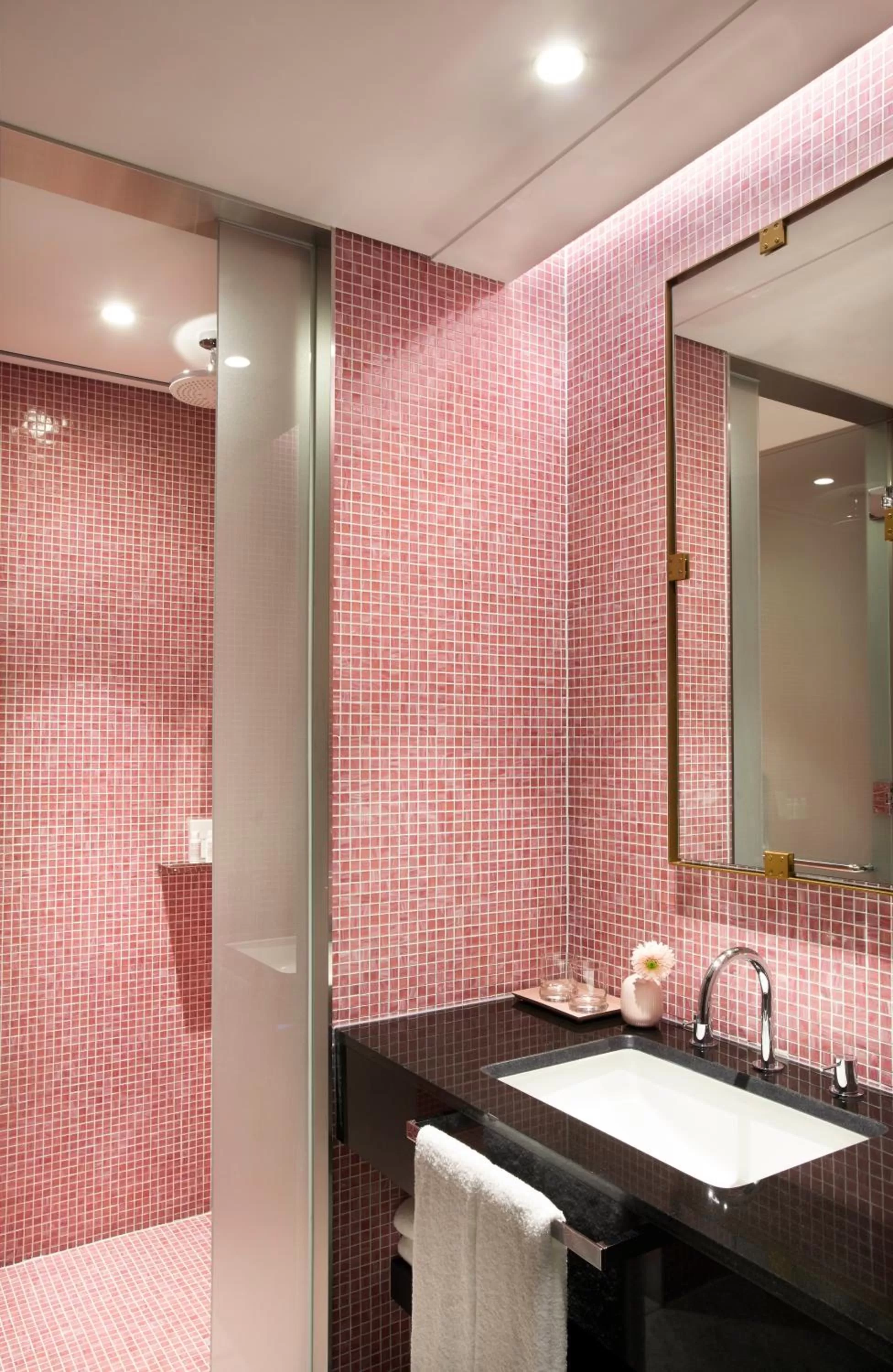 Shower in L7 GANGNAM by LOTTE HOTELS