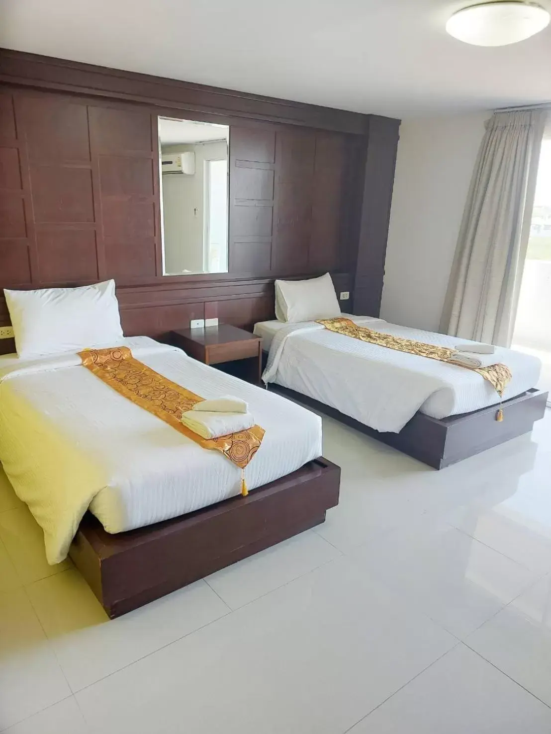 Superior Double or Twin Room in Convenient Grand Hotel Superior Double or Twin Room in Convenient Grand Hotel