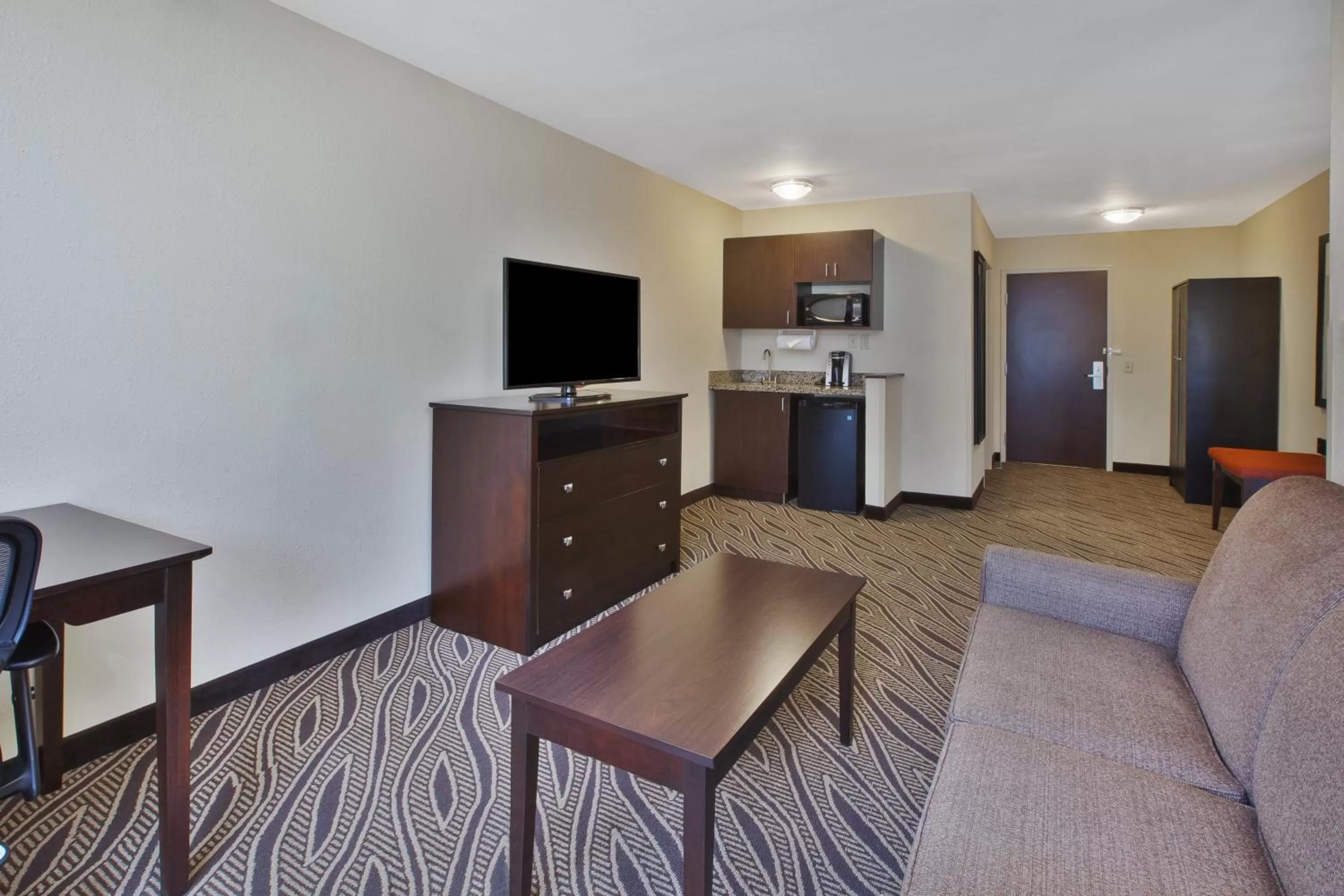Photo of the whole room in Holiday Inn Express & Suites Washington - Meadow Lands by IHG