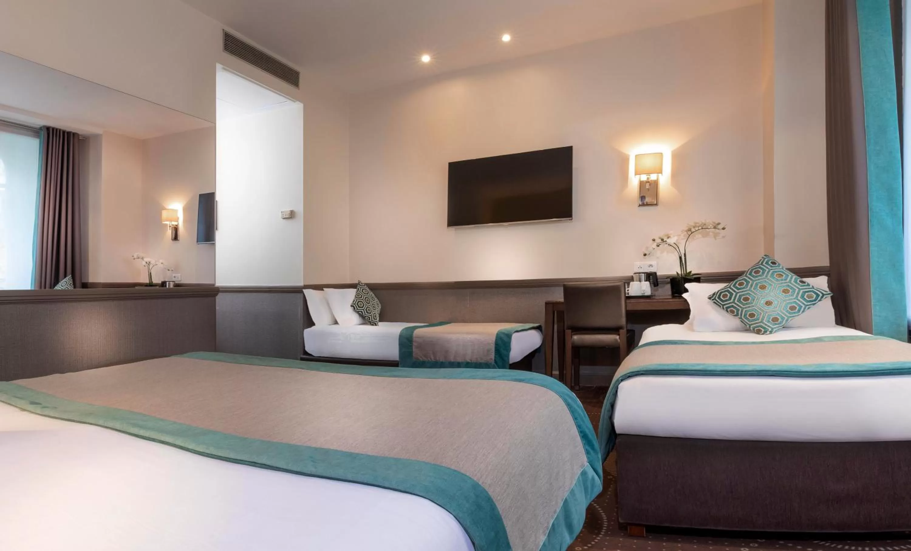 Bed in Elysées Ceramic