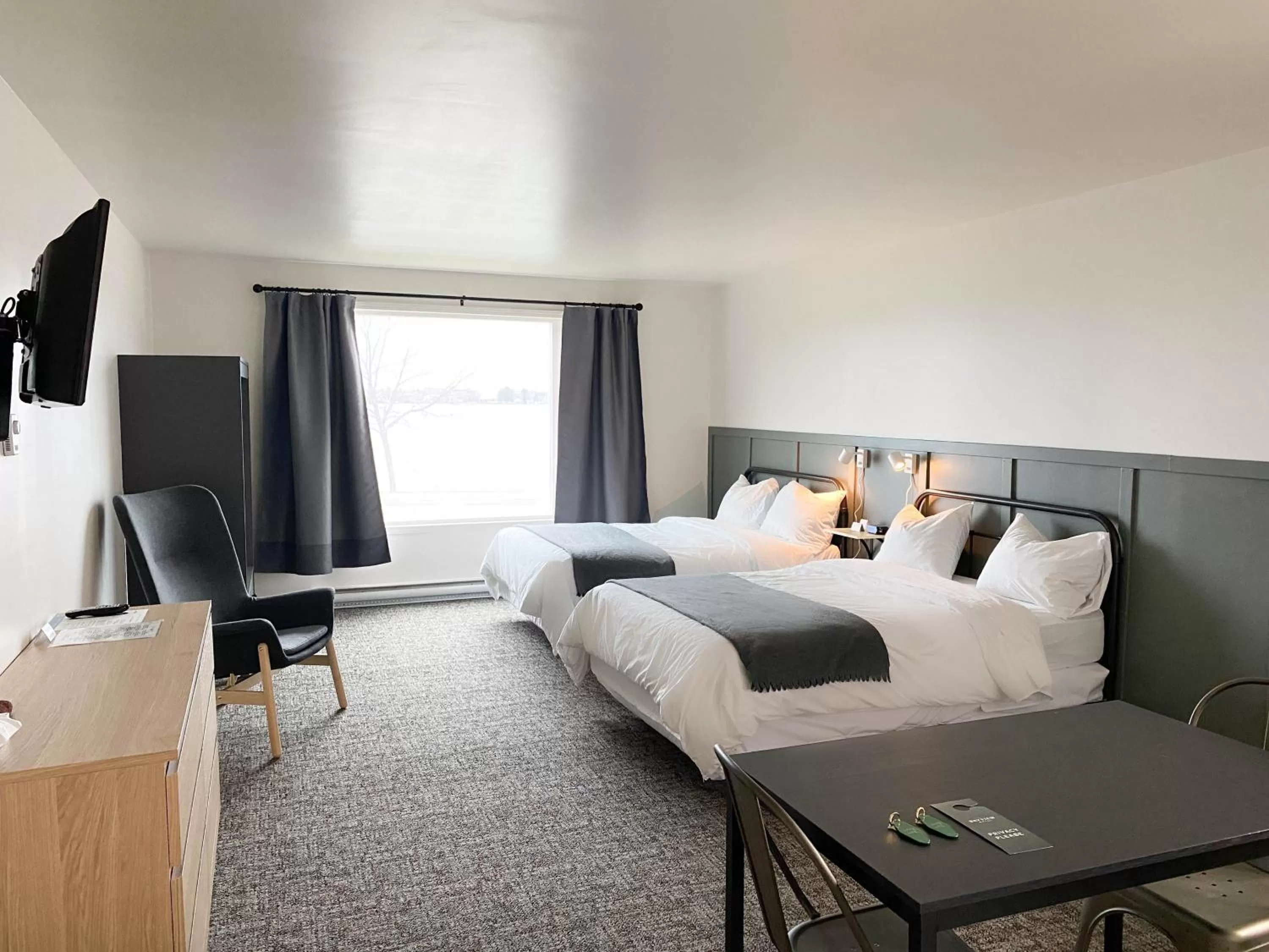 Bed in The Bayview Motel - Fort Frances, ON - Lakeside Motel