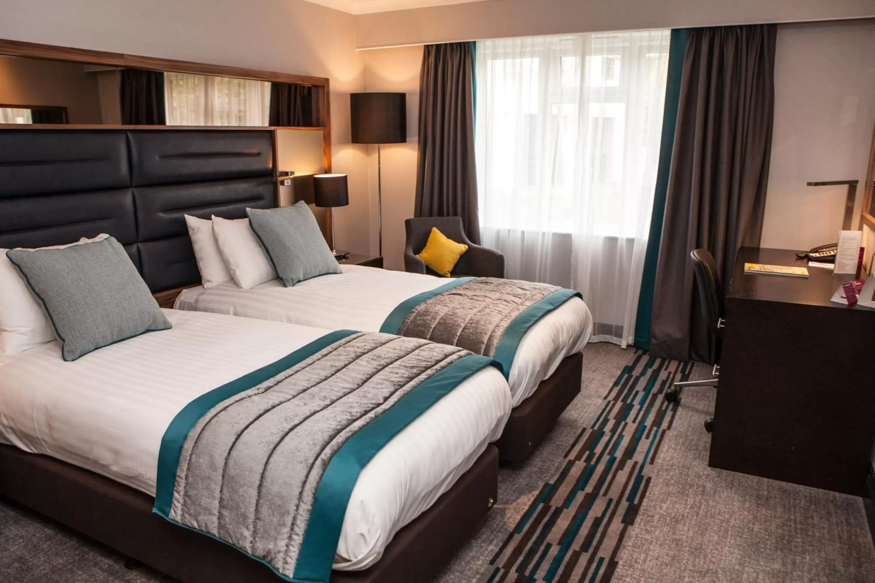 Double or Twin Room in Elite Venue Selection Felbridge - Gatwick Double or Twin Room in Elite Venue Selection Felbridge - Gatwick