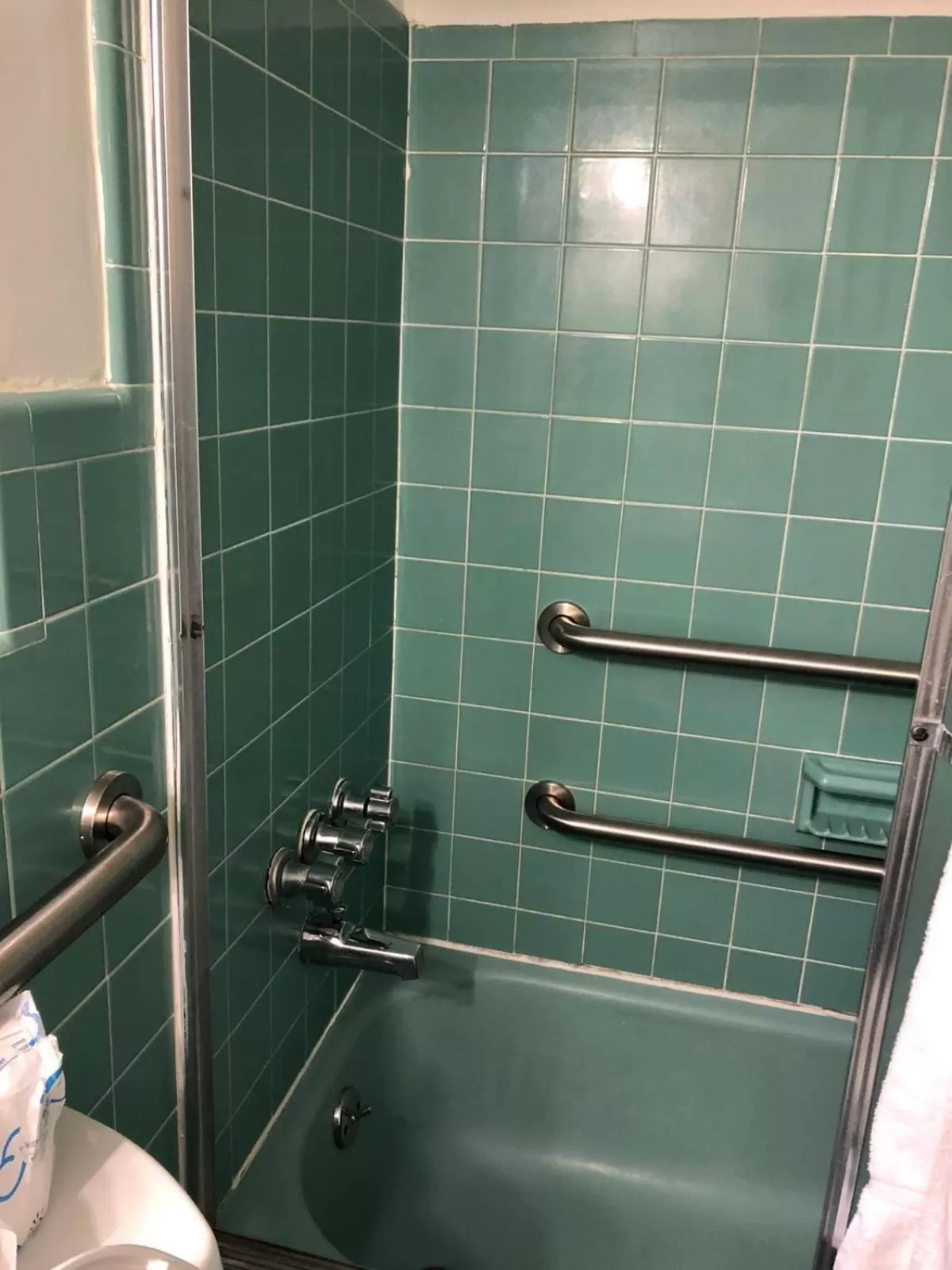 Bathroom in May-Dee Suites in Florida