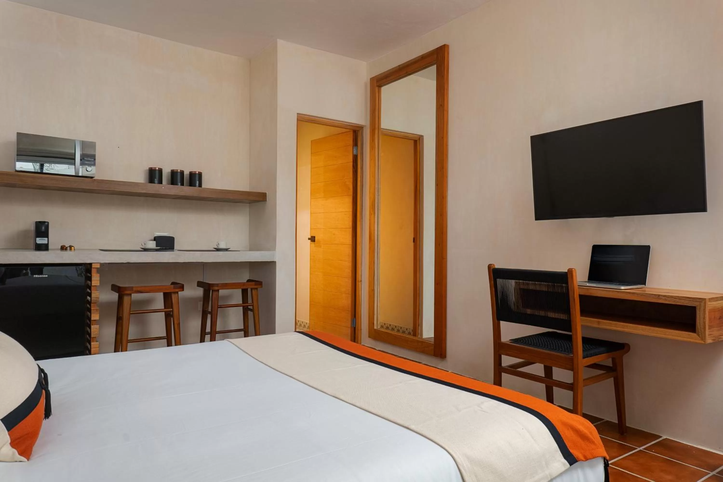 TV and multimedia, Bed in Hotel Aalada Playa del Carmen