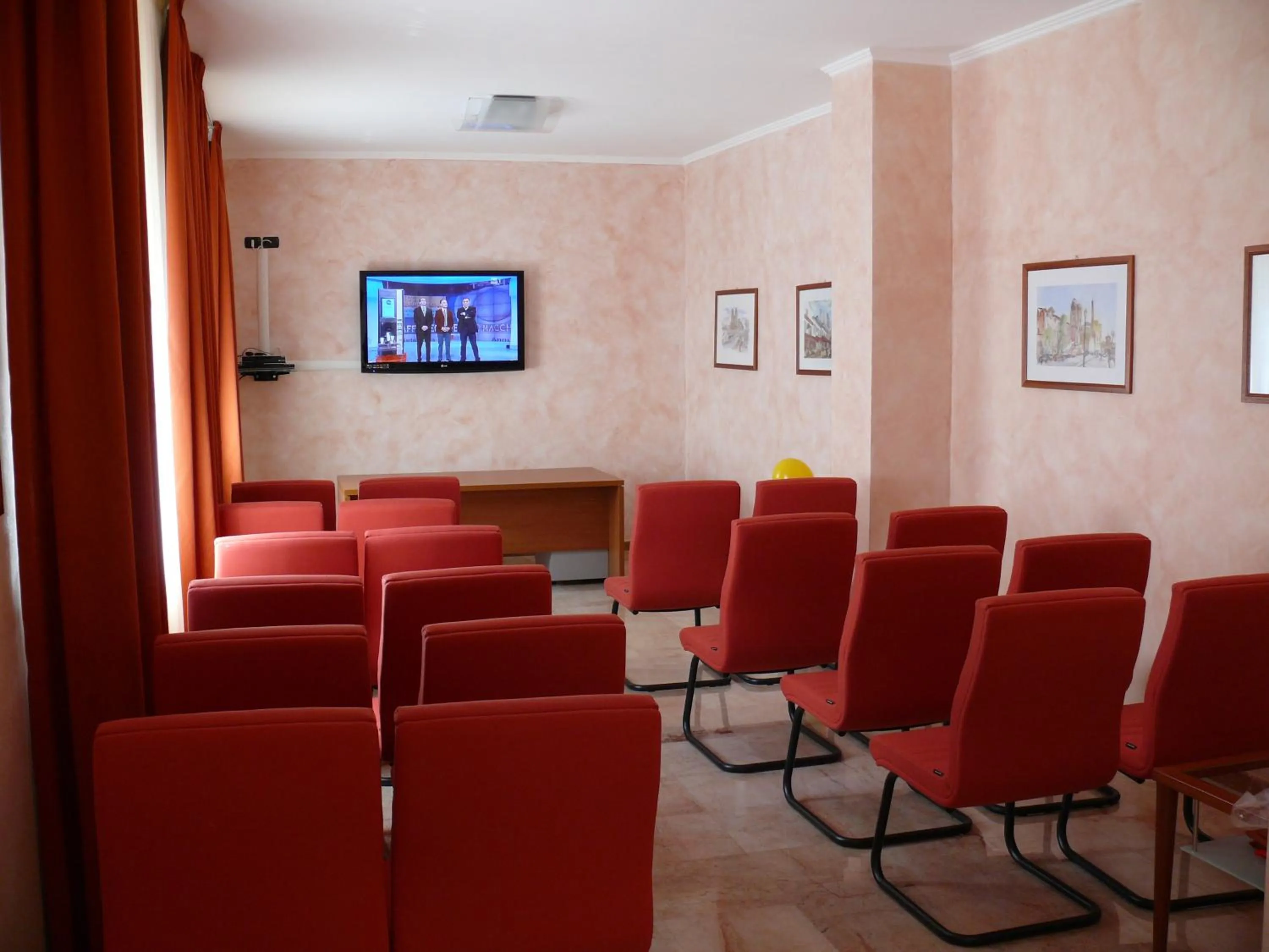 Business facilities in Albergo Casa Del Pellegrino